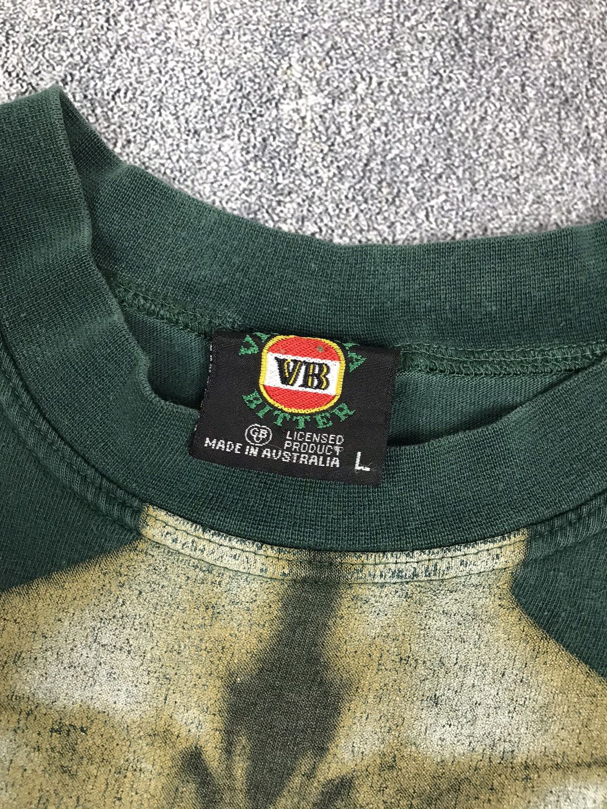 Vintage Aussie 6 Pack Victoria Bitter Vintage Printed Tshirt Size US L / EU 52-54 / 3 - 7 Thumbnail