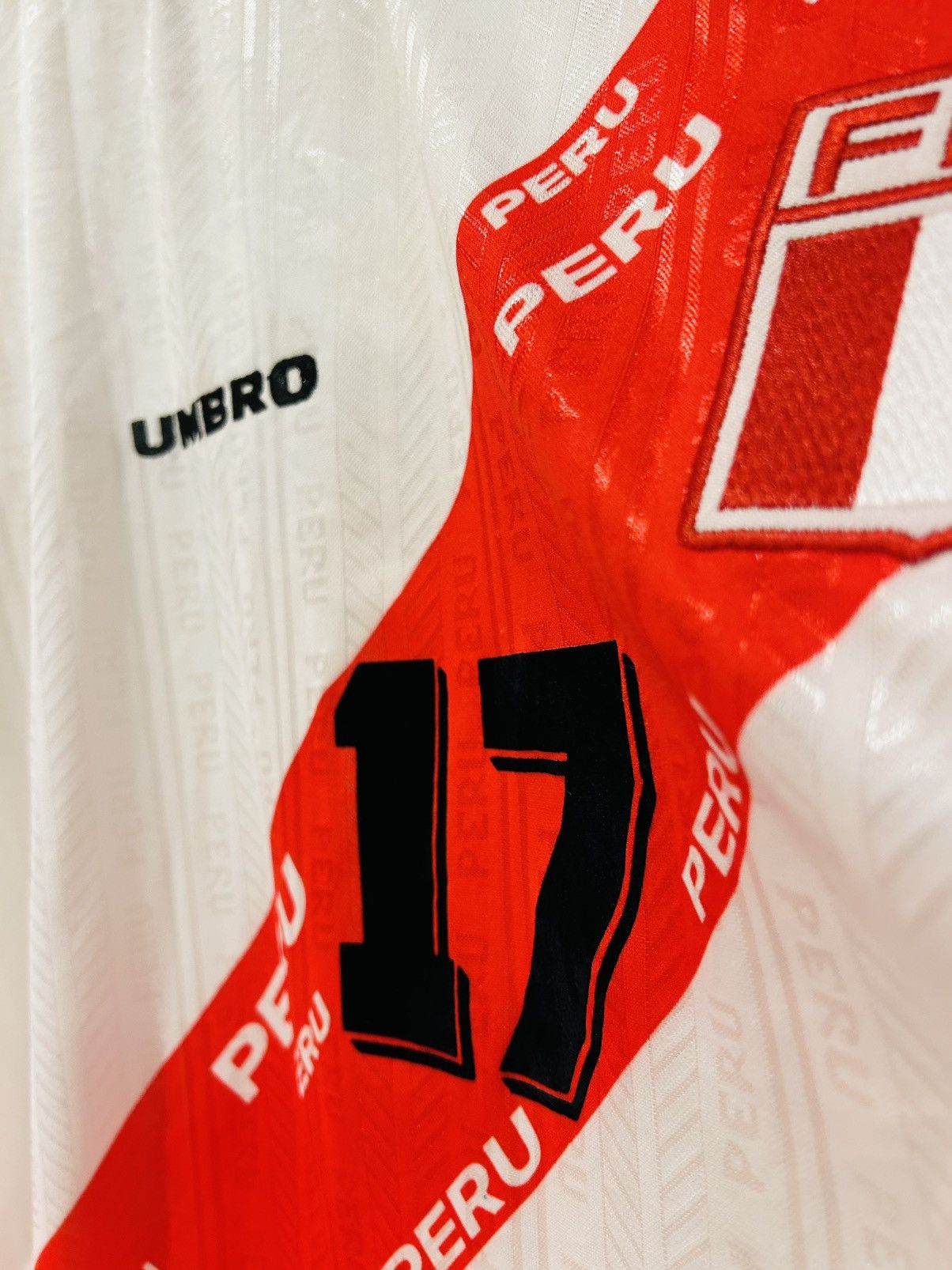 Umbro Peru 1996 home Matchworn L/S jersey Size US XL / EU 56 / 4 - 4 Thumbnail