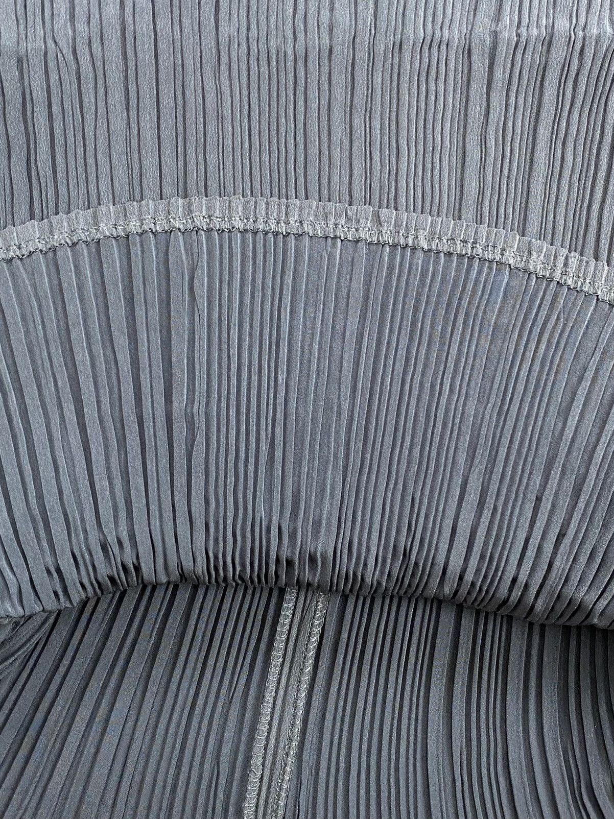 Issey Miyake 2000s Issey Miyake SaintGrace Pleats Dark Gray Long Sleeve Size M / US 6-8 / IT 42-44 - 8 Thumbnail