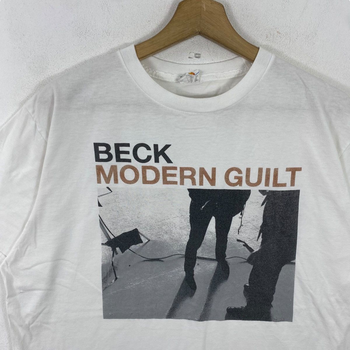Band Tees Vintage 00's BECK Modern Guilt Album Band Tee Shirt Size US XL / EU 56 / 4 - 2 Thumbnail