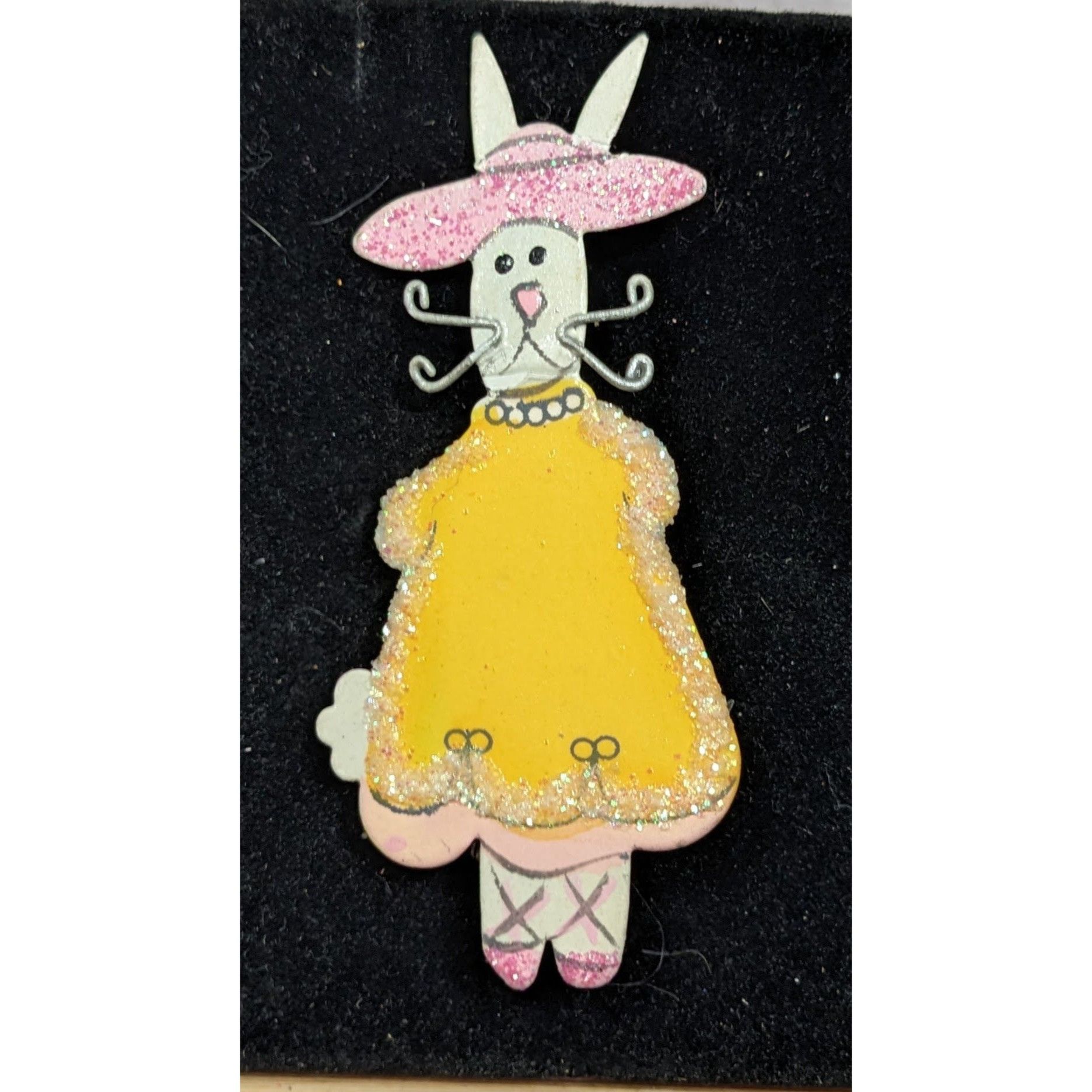 Other Vintage Easter Bunny In Yellow Dress Spring Themed Brooch Size ONE SIZE - 3 Thumbnail