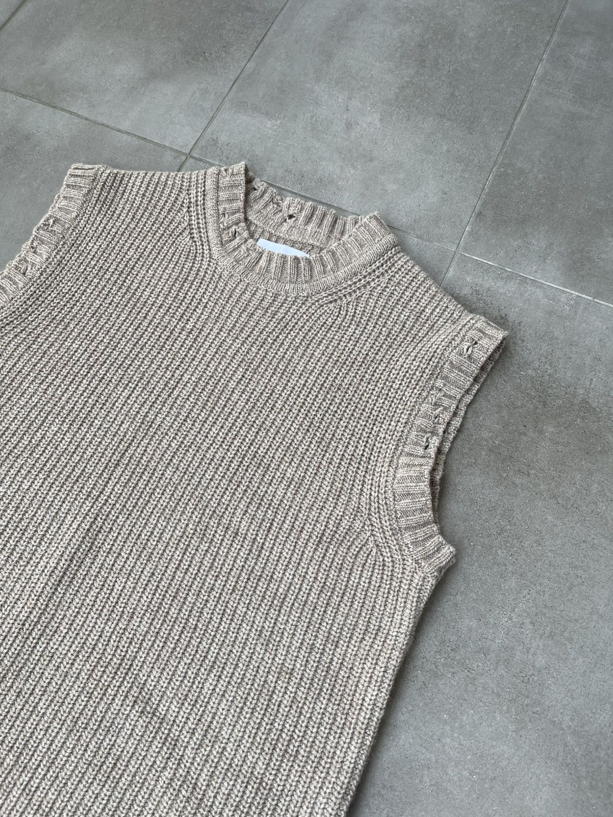 Han Kjobenhavn !DS! SS23 Han Kjobenhavn Distressed Knit Beige Vest Size US M / EU 48-50 / 2 - 9 Thumbnail