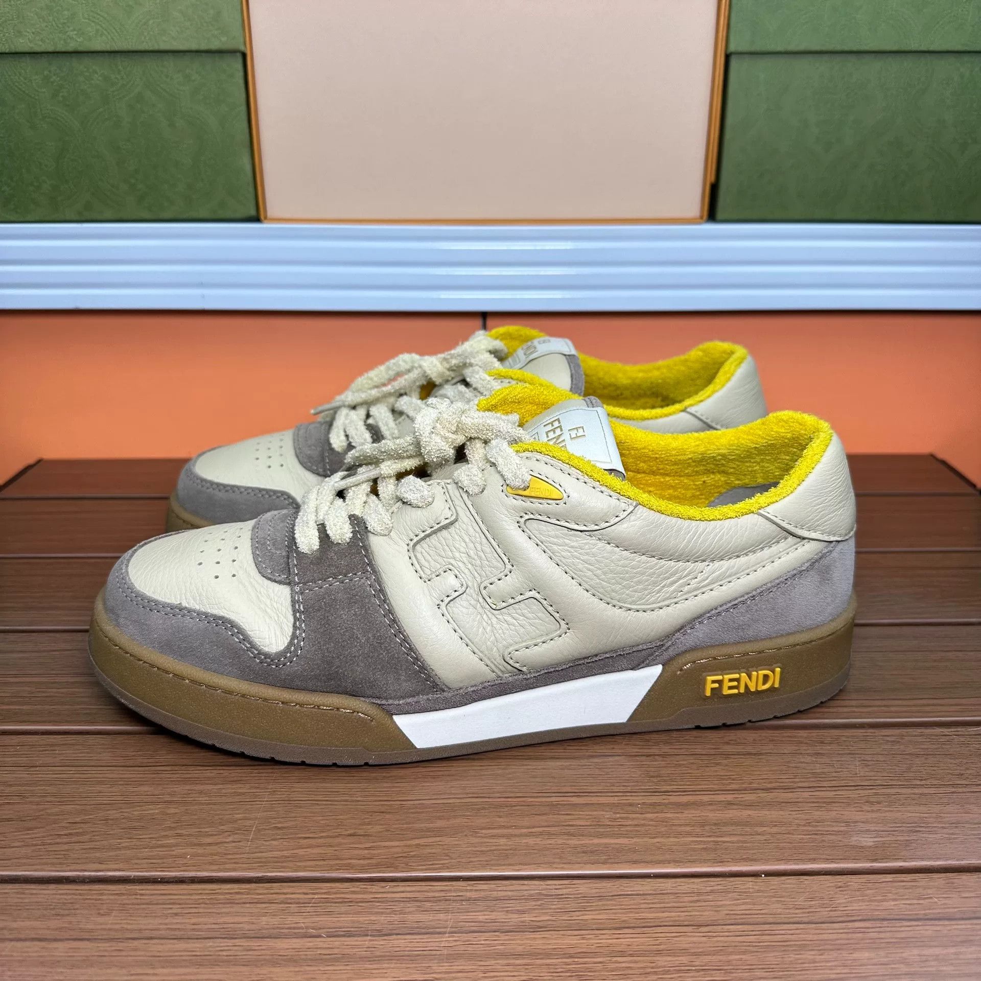 Fendi Fendi Beige Lowtop Sneakers 10 Men Size US 10 / EU 43 - 1 Thumbnail