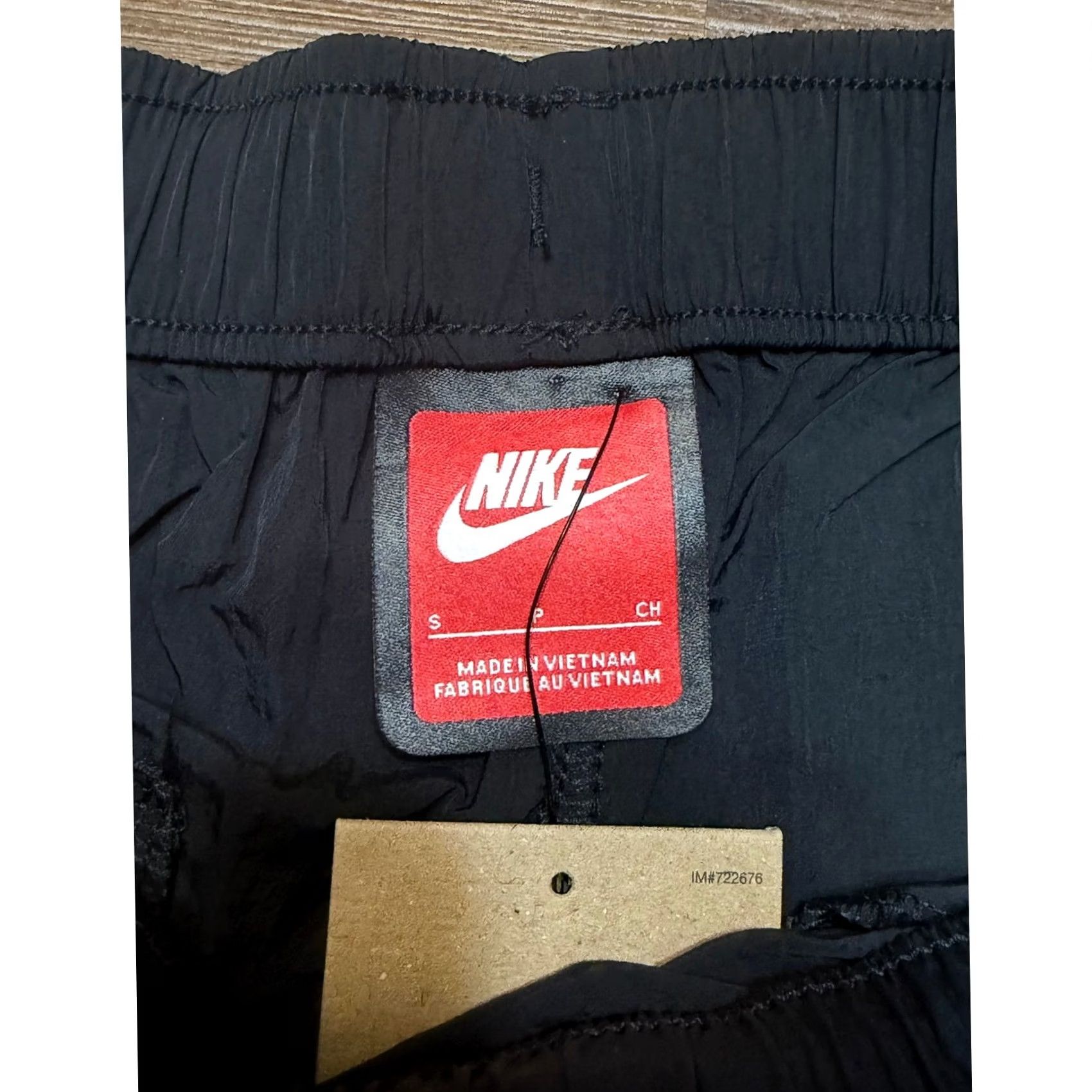 Nike Nike Tech Woven Loose Fit Cargo Shorts Black Nylon Utility (HJ0677-010) Size S Size US 28 / EU 44 - 4 Thumbnail