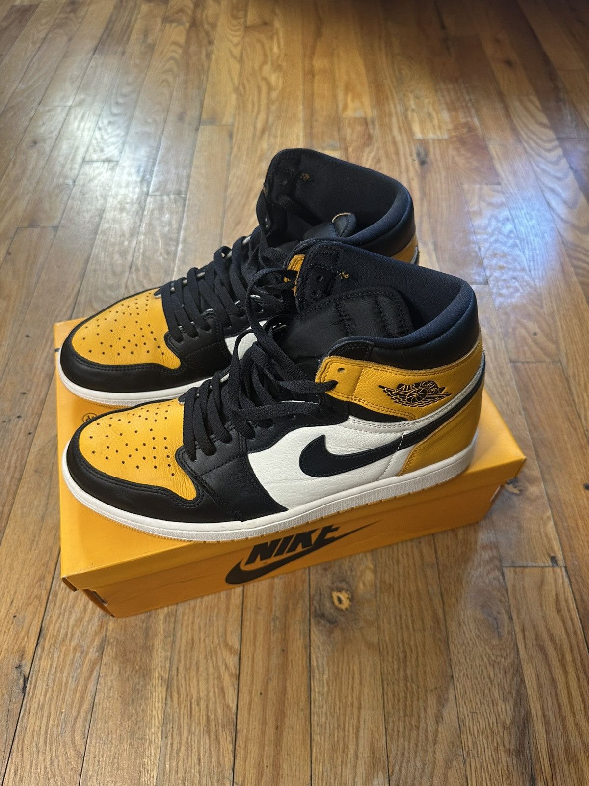 Jordan Brand AIR JORDAN 1 RETRO HIGH OG TAXI Size US 11 / EU 44 - 3 Thumbnail