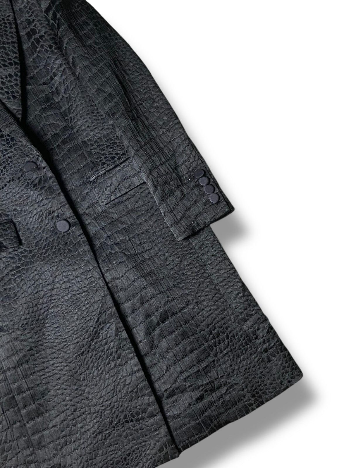 Uniqlo Uniqlo x Carine Roitfeld Paris Crocodile Embossed Coat (152) Size M / US 6-8 / IT 42-44 - 6 Thumbnail