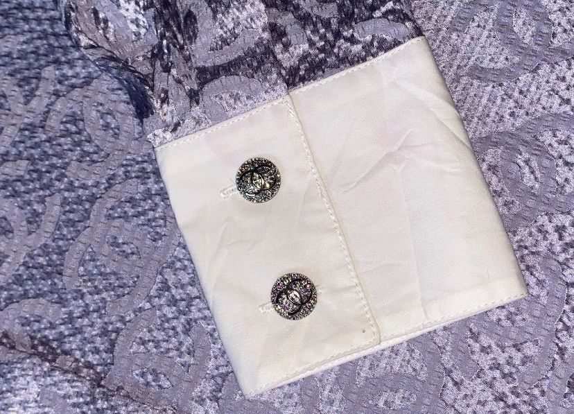 Chanel CHANEL MONOGRAM LOGO SILK BUTTON UP SHIRT SIZE 36 Size XS / US 0-2 / IT 36-38 - 8 Thumbnail