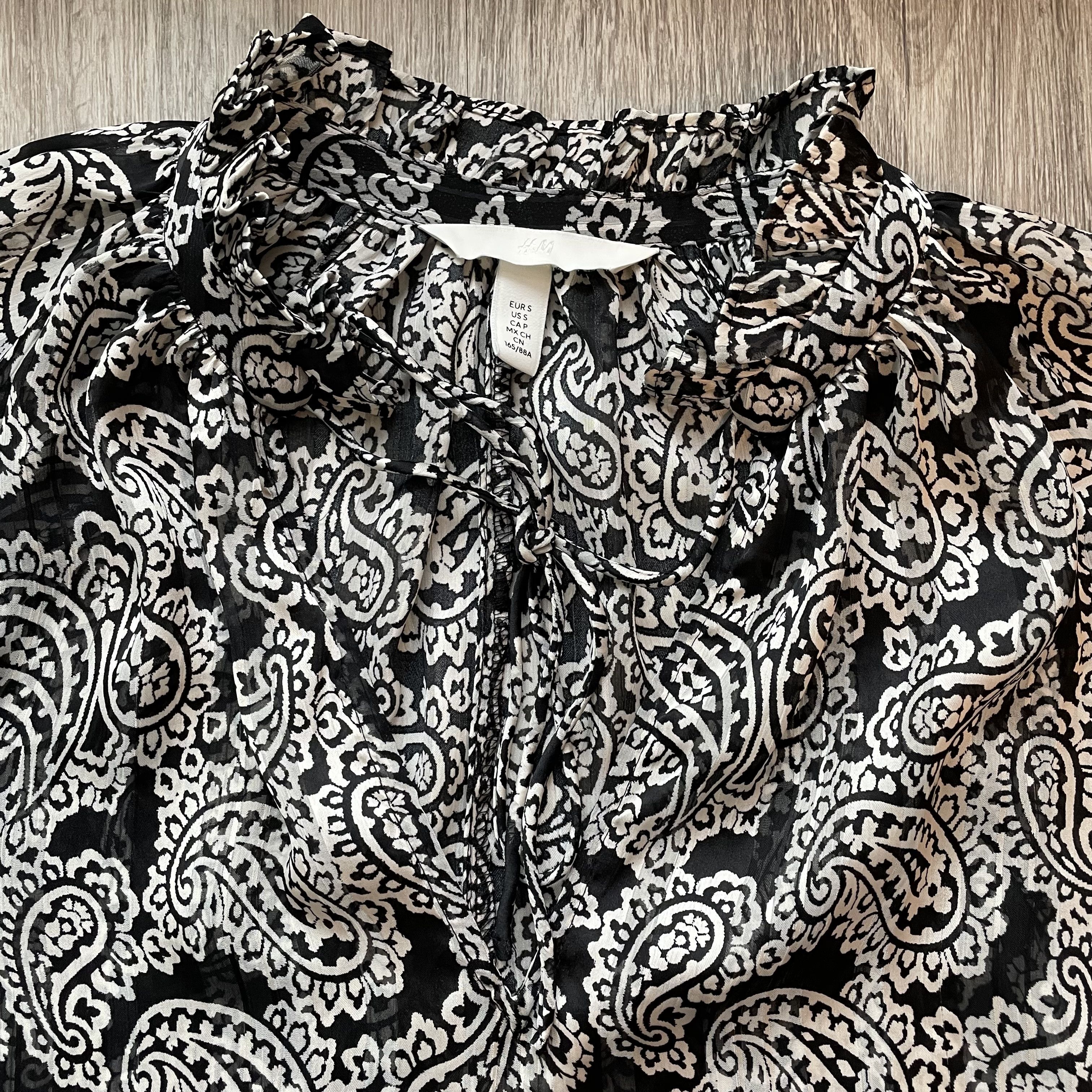 H&M H&M Paisley Ruffle Tie V-Neck Blouse Black White Size S Size S / US 4 / IT 40 - 5 Thumbnail