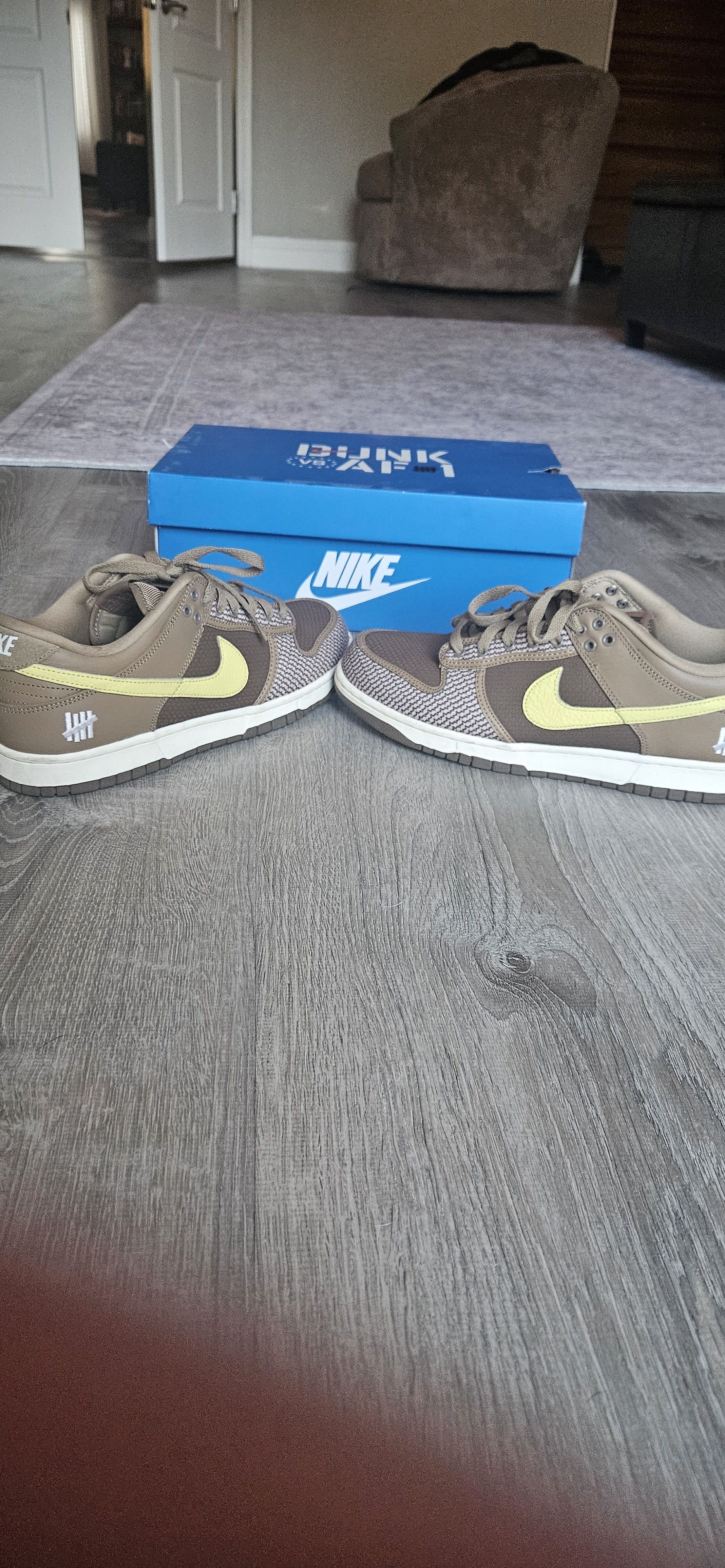 Nike Undefeated dunks canteen Size US 11 / EU 44 - 2 Thumbnail