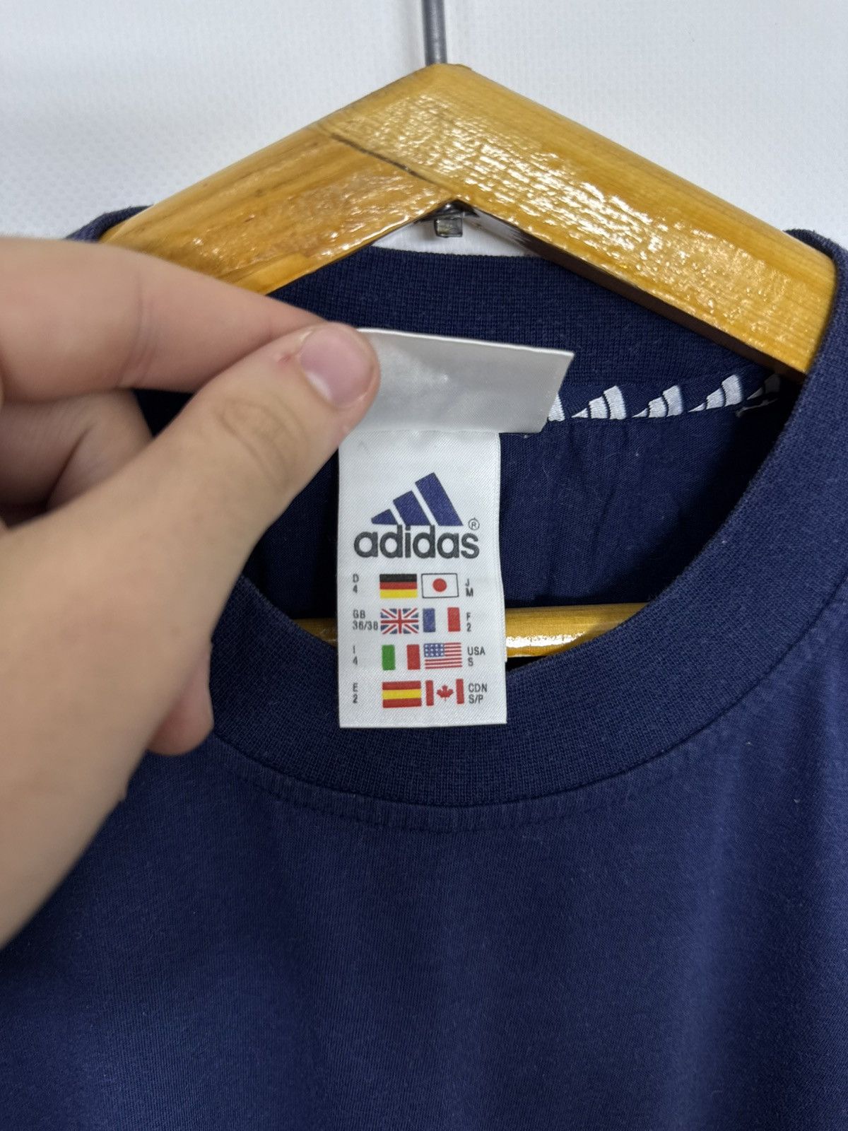 Adidas Vintage Adidas Big Logo T-Shirt 90’s Size US S / EU 44-46 / 1 - 9 Thumbnail