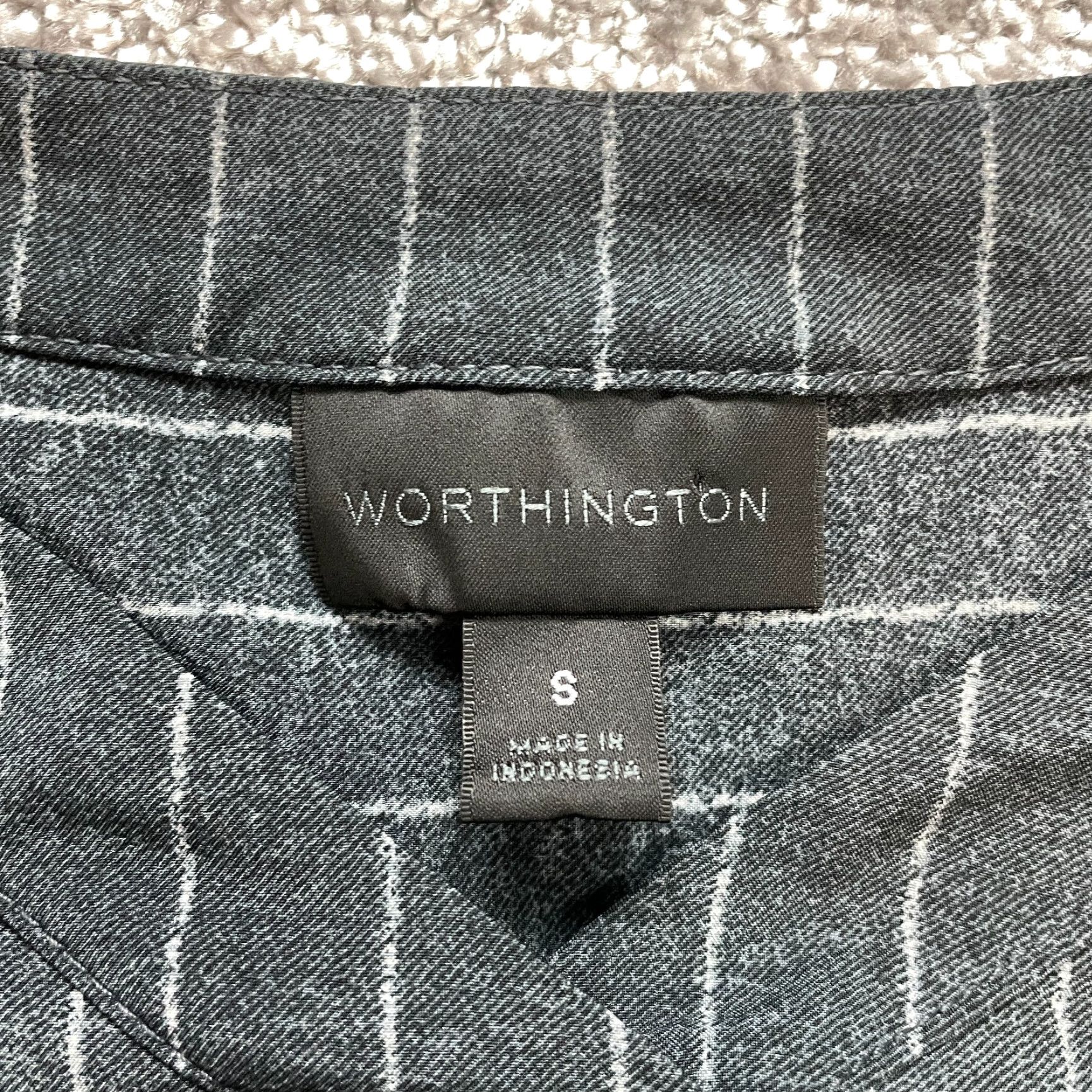 Worthington Worthington Blouse Shirt Womens S Dark Gray Striped Long Sleeve Polyester V-Neck Pullover Size S / US 4 / IT 40 - 2 Thumbnail