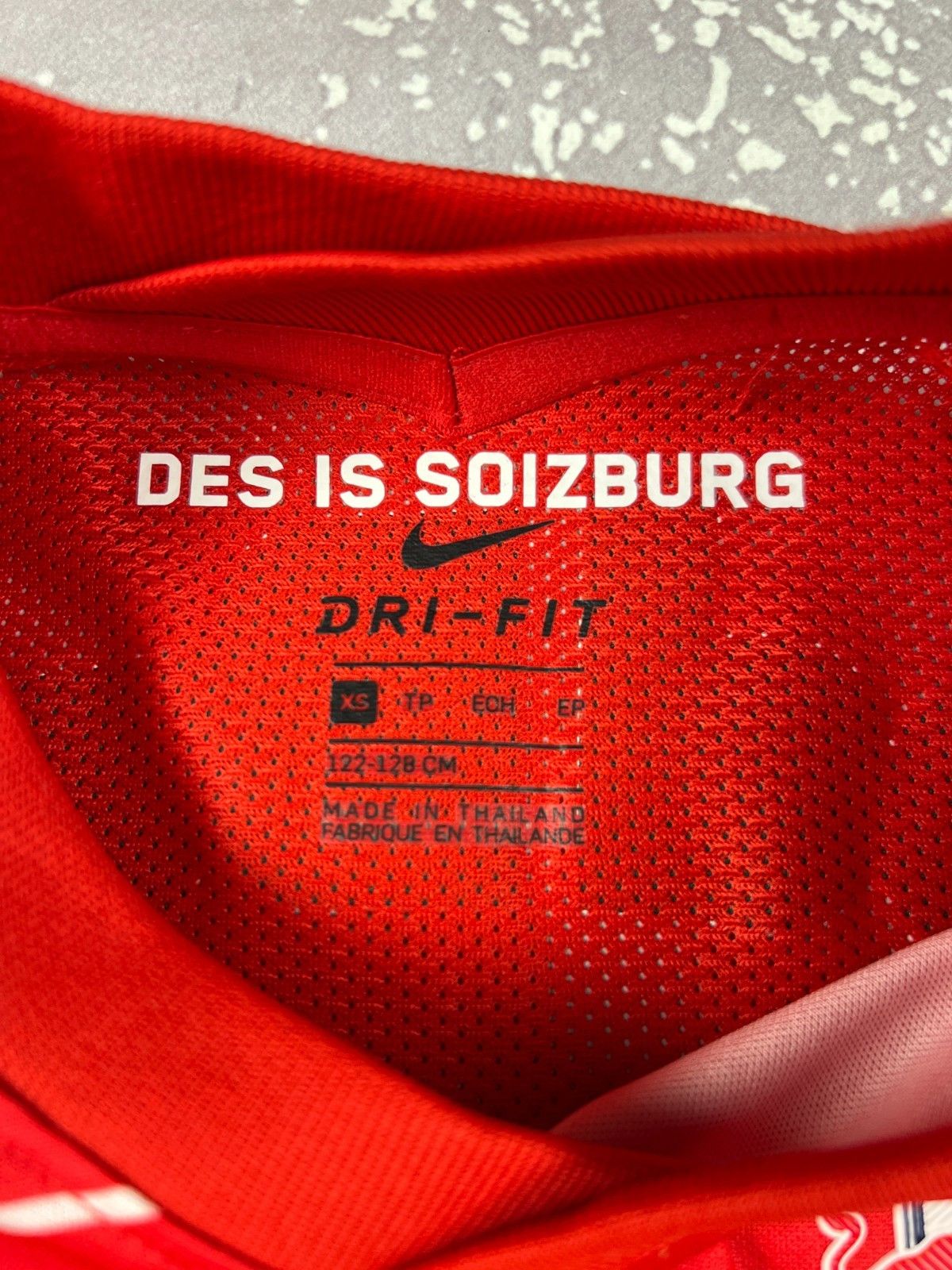 Nike 2021/2022 Nike Salzburg Home Soccer Jersey Boys 7-8 years Size US XXS / EU 40 - 7 Thumbnail