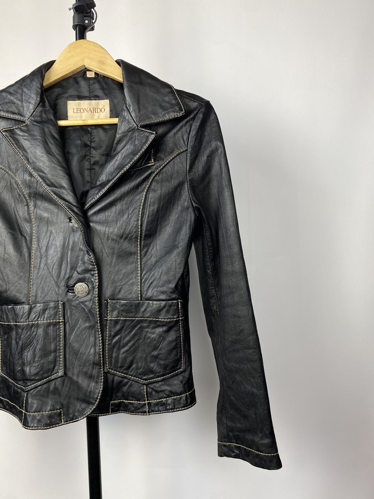 Vintage VINTAGE 90’s AGED LEONARDO CROPPED LEATHER BIKER JACKET Size M / US 6-8 / IT 42-44 - 4 Thumbnail