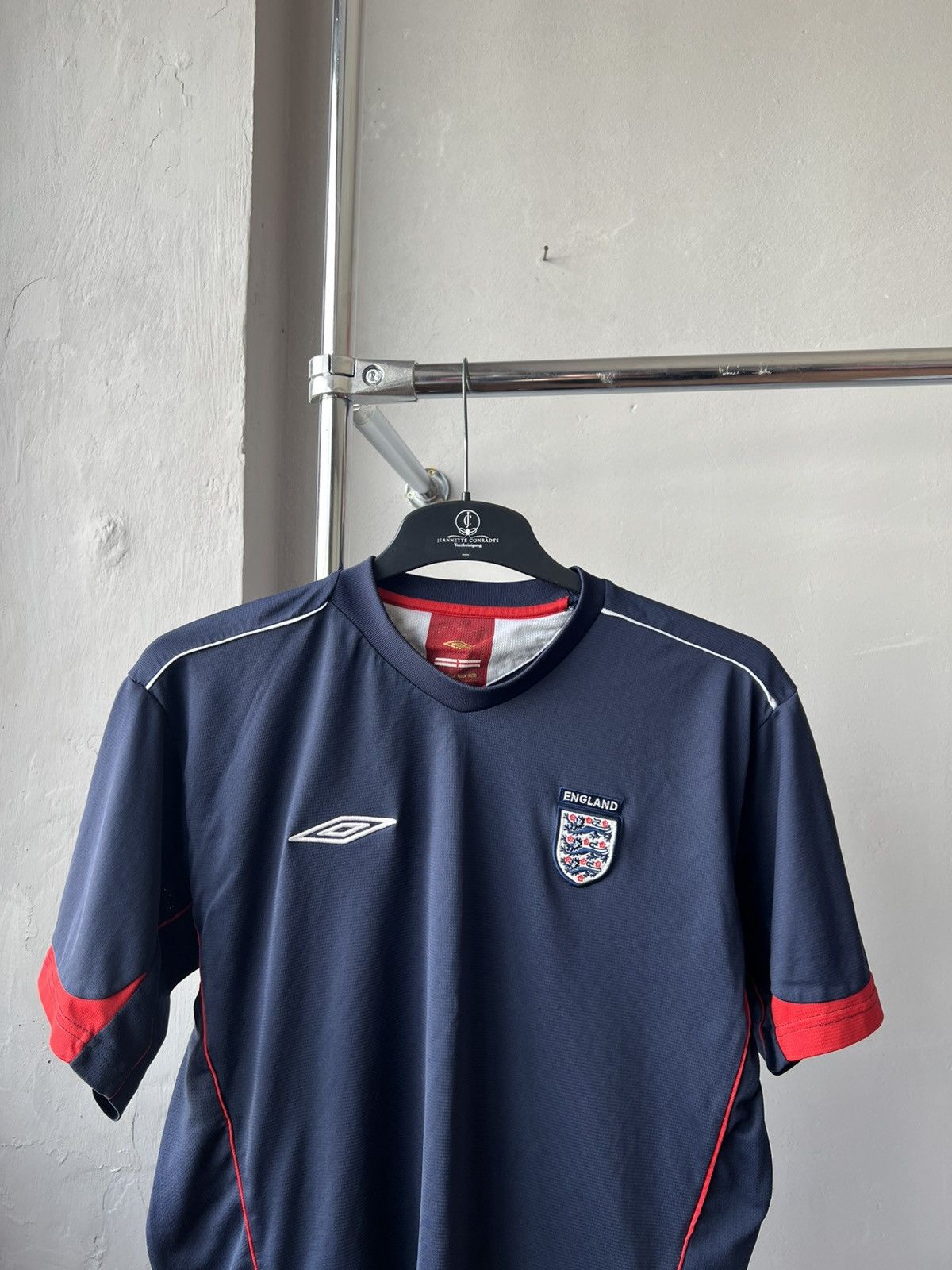 Umbro 2006/07 ENGLAND TEAM TRAINING SOCCER JERSEY FOOTBALL SHIRT M Size US M / EU 48-50 / 2 - 3 Thumbnail