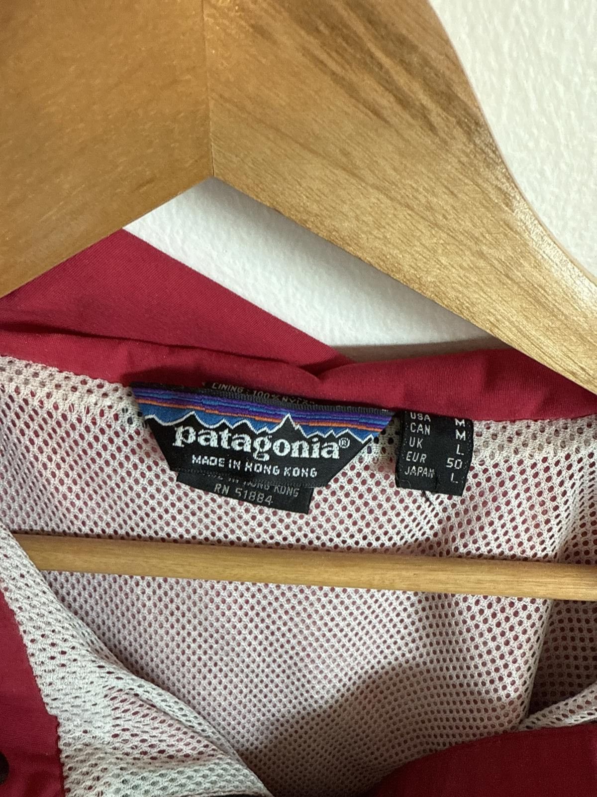Patagonia Patagonia Men's Red Lightweight Hooded Jacket Size Medium Size US M / EU 48-50 / 2 - 3 Thumbnail