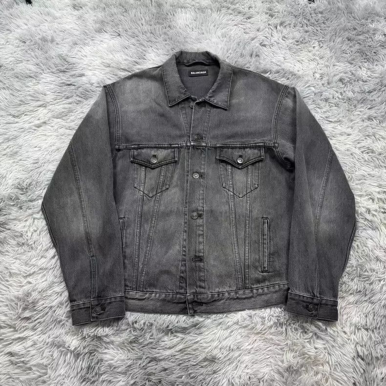 Balenciaga Balenciaga Earth embroidered denim jacket Size US S / EU 44-46 / 1 - 1 Thumbnail