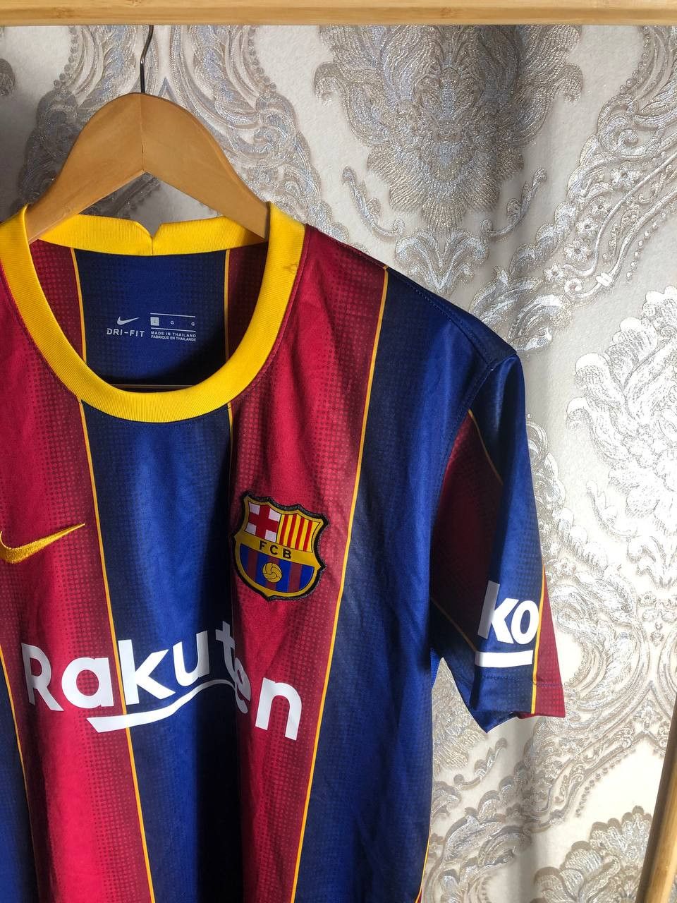 Nike Vintage Nike FC Barcelona Spain Soccer Jersey Retro Y2K Size US L / EU 52-54 / 3 - 4 Thumbnail