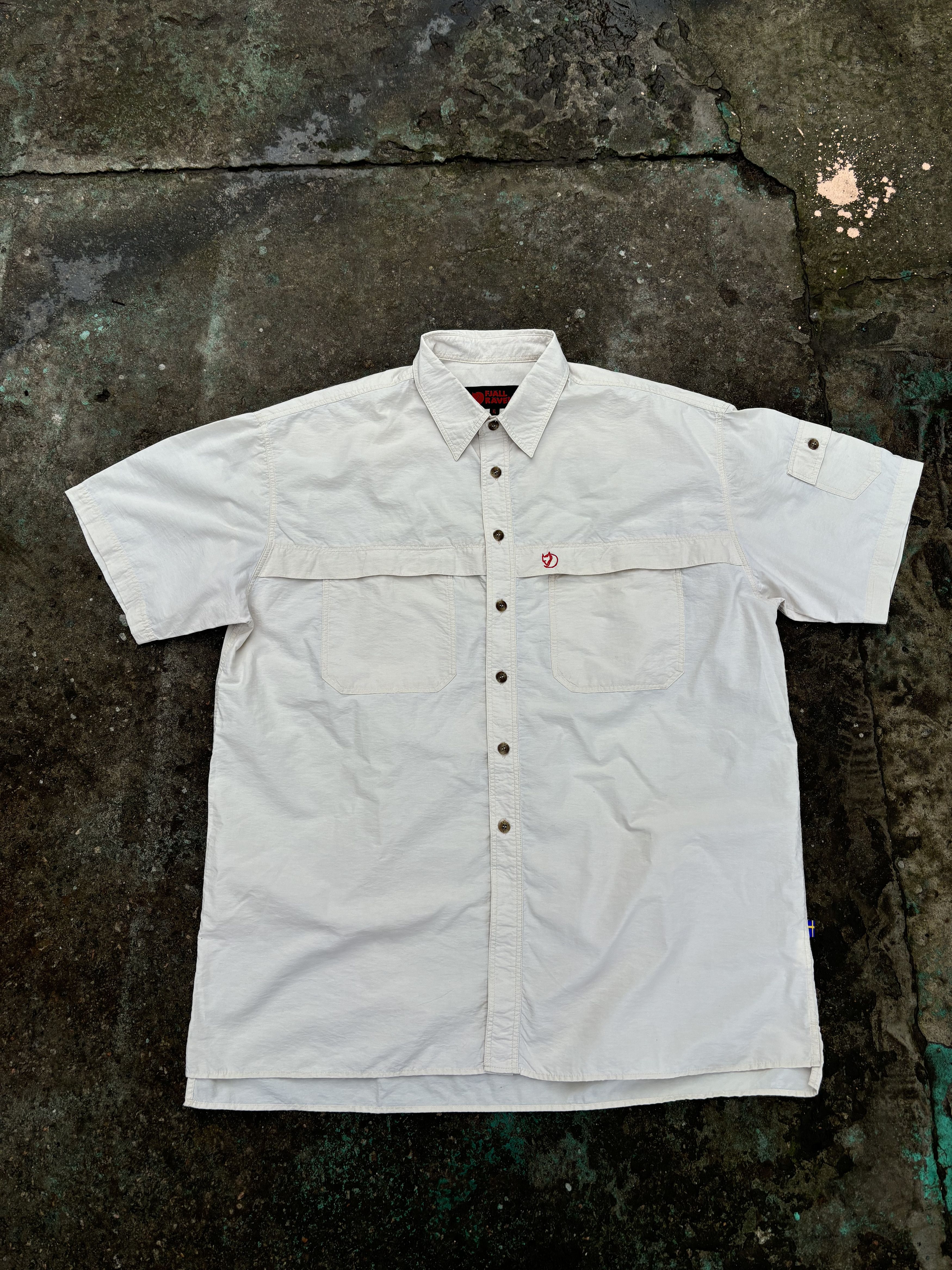 Fjallraven Vintage Fjallraven Cargo Shortsleeve Button Shirt Size US XL / EU 56 / 4 - 1 Thumbnail