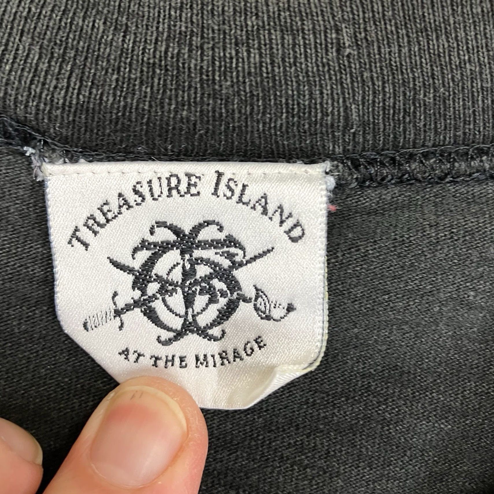 Other VINTAGE TREASURE ISLAND AT THE MIRAGE T-Shirt Oversized Large Men Crew Neck Black Cotton 90s Grunge Punk Skull Logo Emoji? (wait) Size US L / EU 52-54 / 3 - 4 Thumbnail