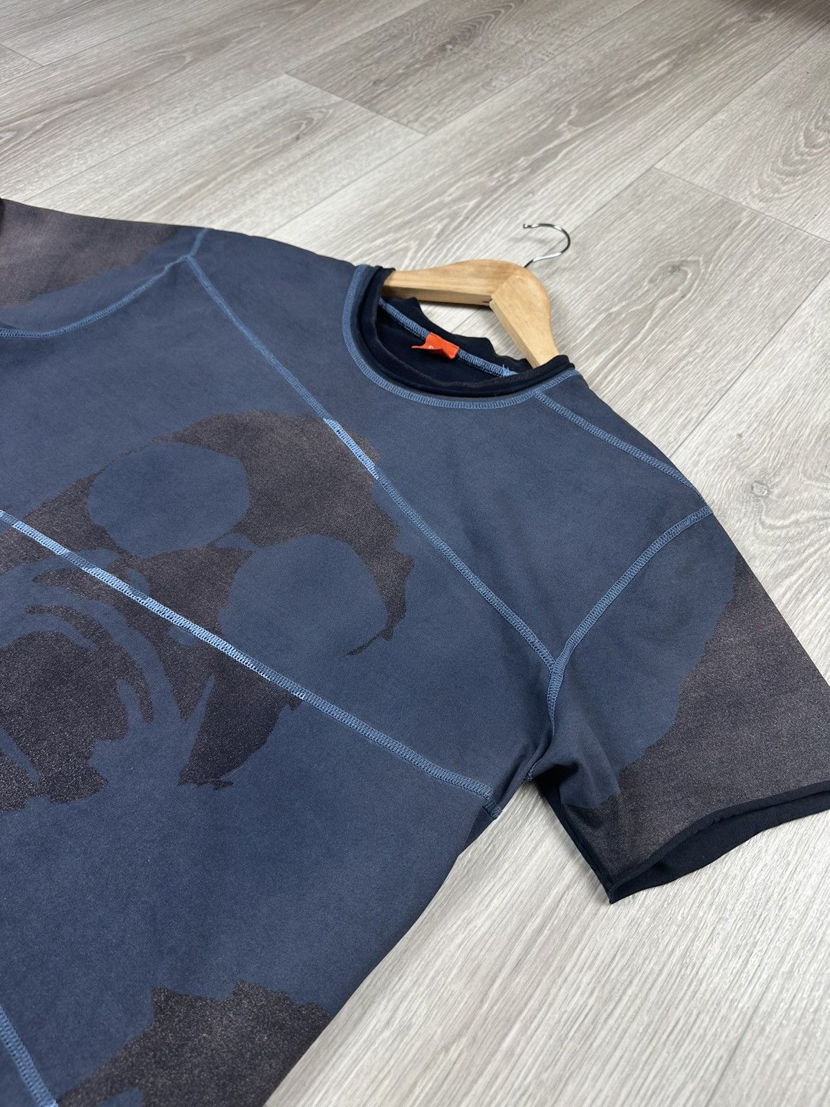 Hugo Boss × Vintage Vintage Hugo Boss Orange T-Shirt Skull Logo Size L Size US L / EU 52-54 / 3 - 5 Thumbnail