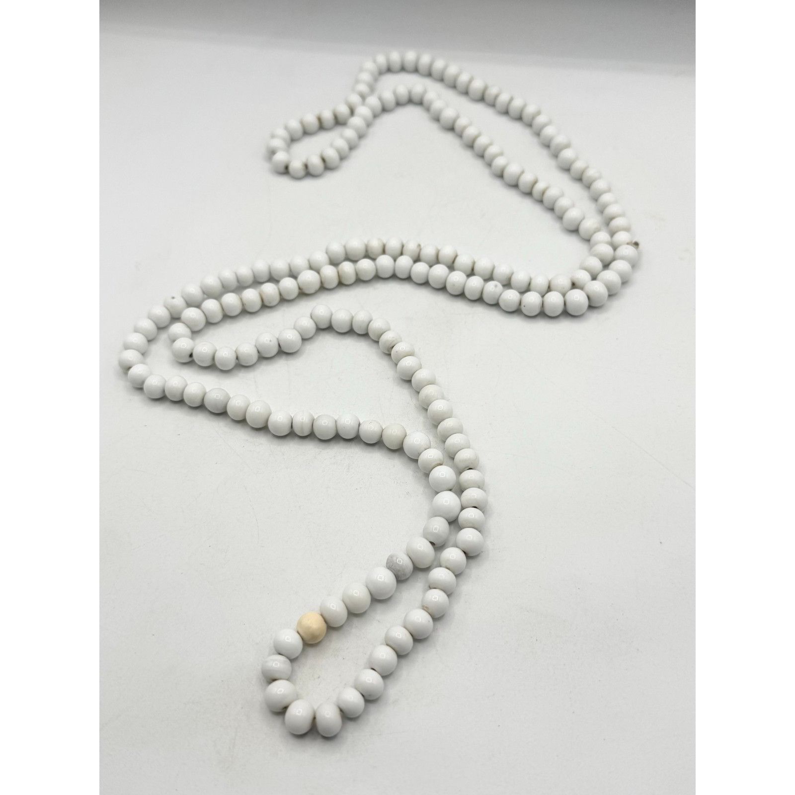 Vintage Vintage white milk glass bead necklace Size ONE SIZE - 2 Thumbnail