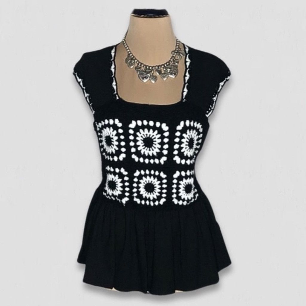 Vintage Peplum Top Crochet Boho Sleeveless Stretch Black/White S/M Size S / US 4 / IT 40 - 1 Thumbnail