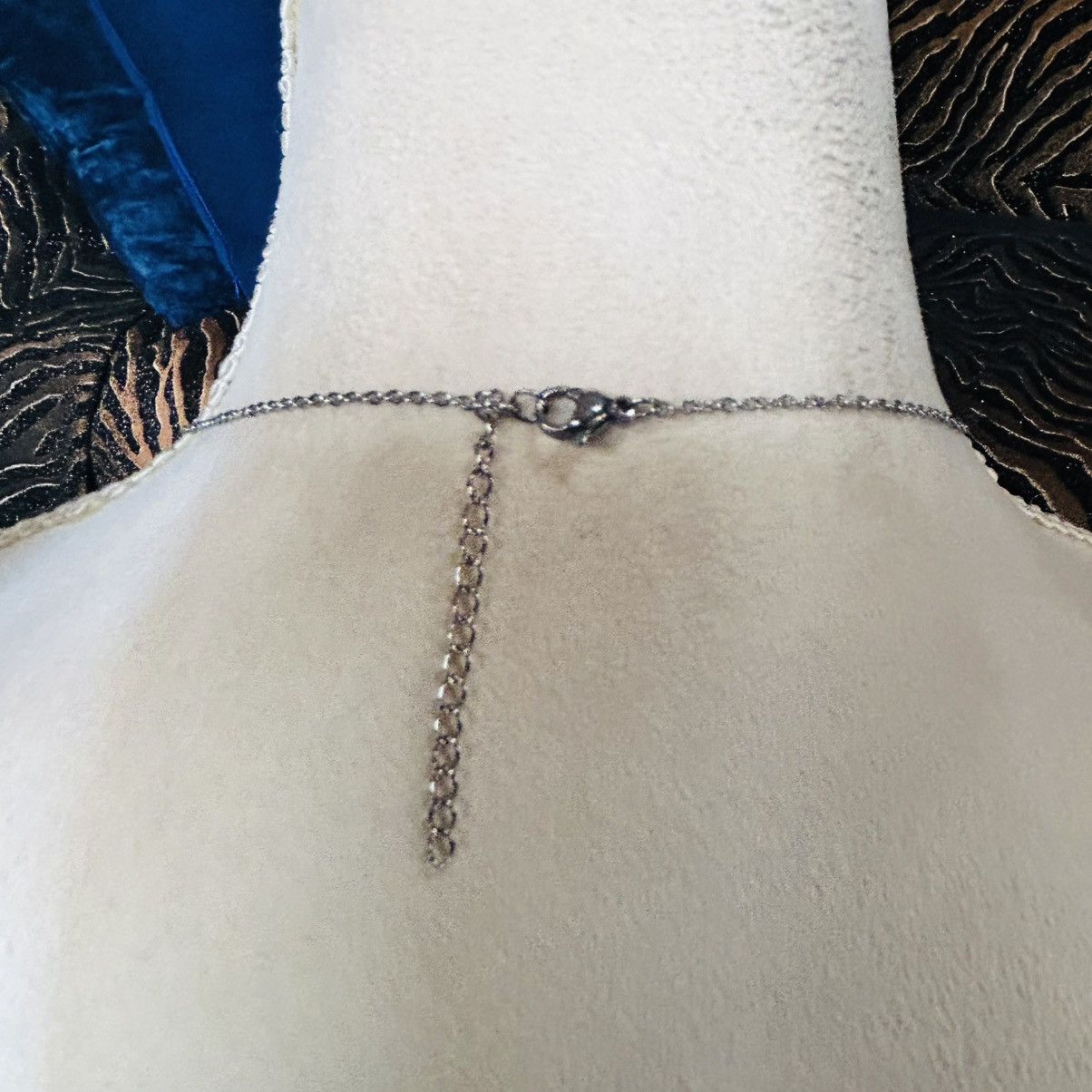 Handmade Handcrafted vintage etched medallion pendant necklace Size ONE SIZE - 5 Thumbnail