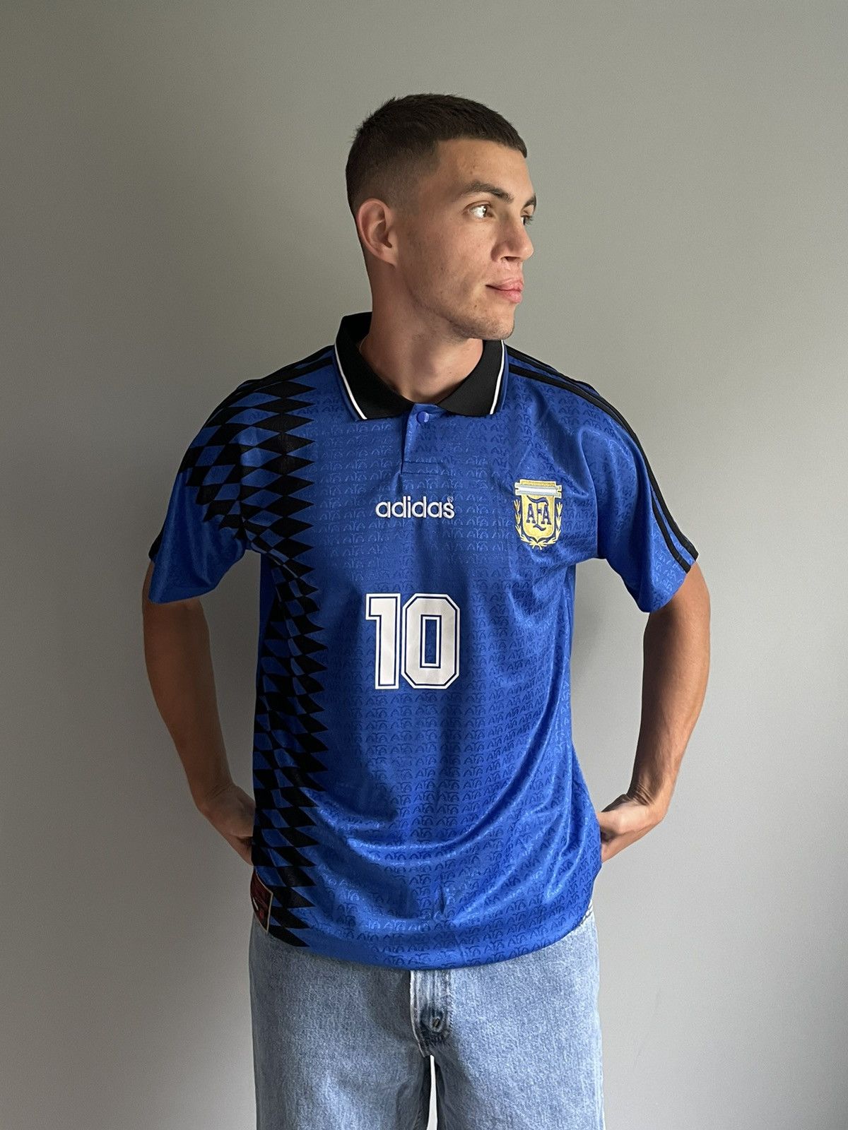 Vintage Vintage Adidas Maradona 10 Argentina 1994 Retro Jersey Size US L / EU 52-54 / 3 - 3 Thumbnail