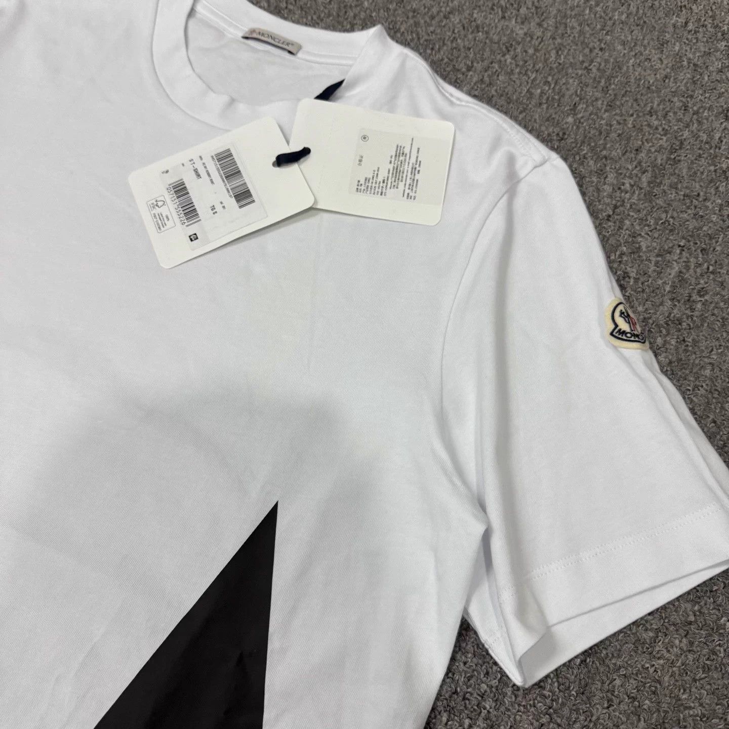 Moncler Moncler white big logo short sleeve NWT S Size US S / EU 44-46 / 1 - 3 Thumbnail
