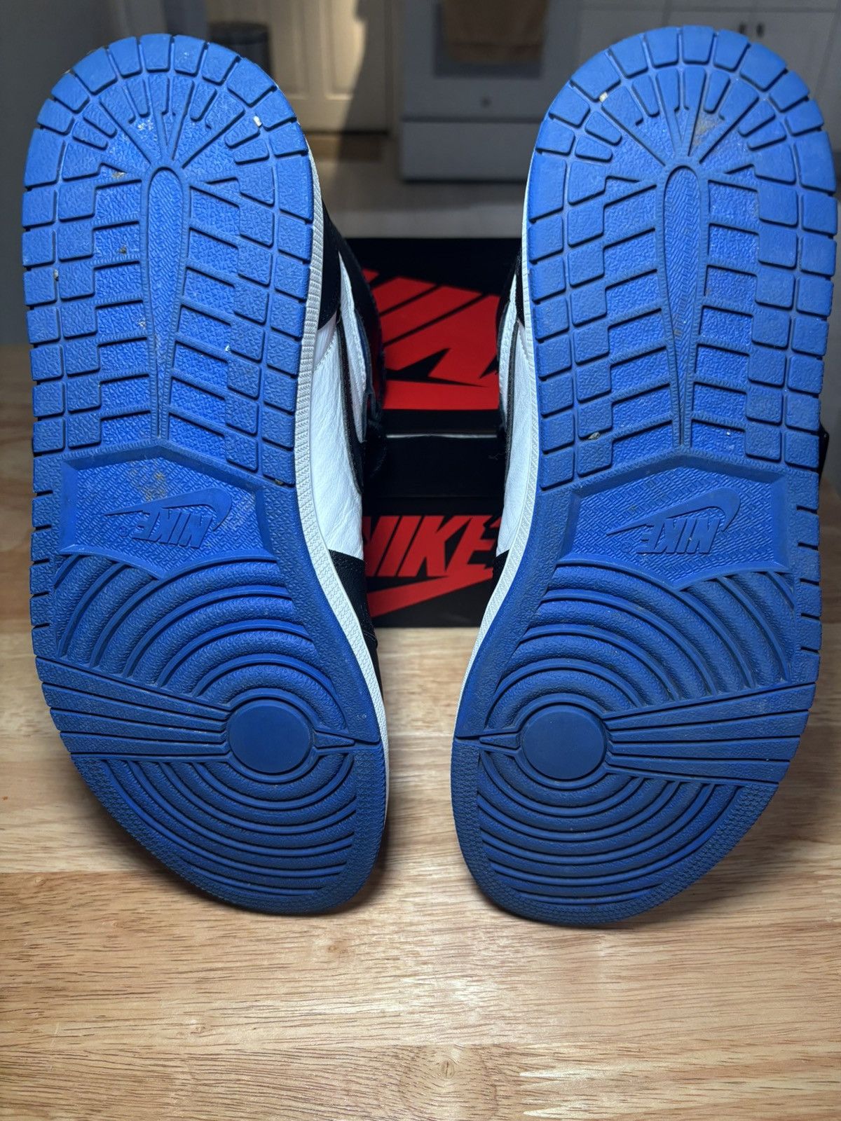 Jordan Brand × Nike Nike Air Jordan 1 Retro High OG “Royal Toe” Size 10.5 Size US 10.5 / EU 43-44 - 7 Thumbnail