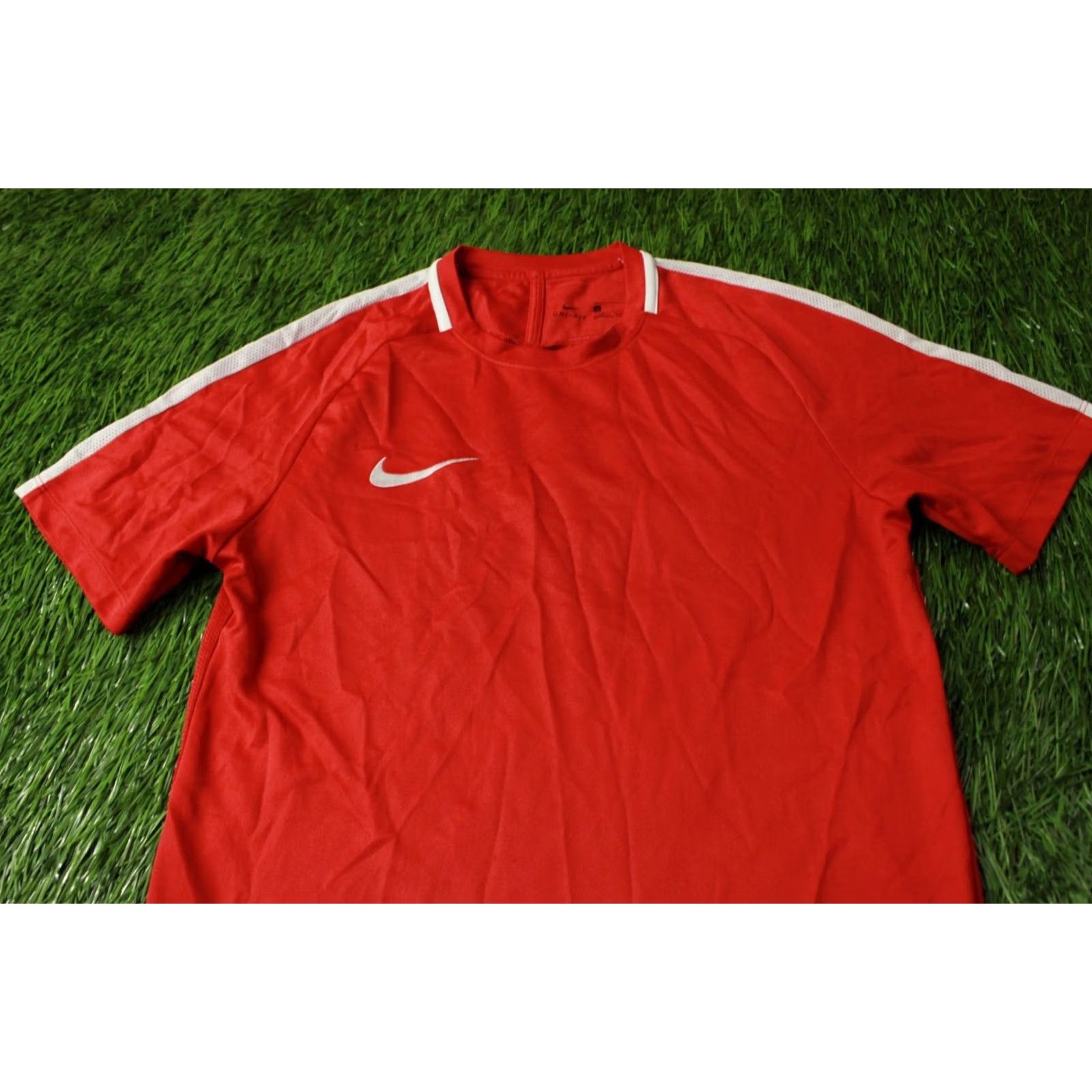 Nike Nike Dri-FIT Academy Football Shirt Men S Red/White Jersey JERSEY Tee 2016 2010-2019 Team Classic Short Sleeve United Soccer Shirt Size US S / EU 44-46 / 1 - 2 Thumbnail