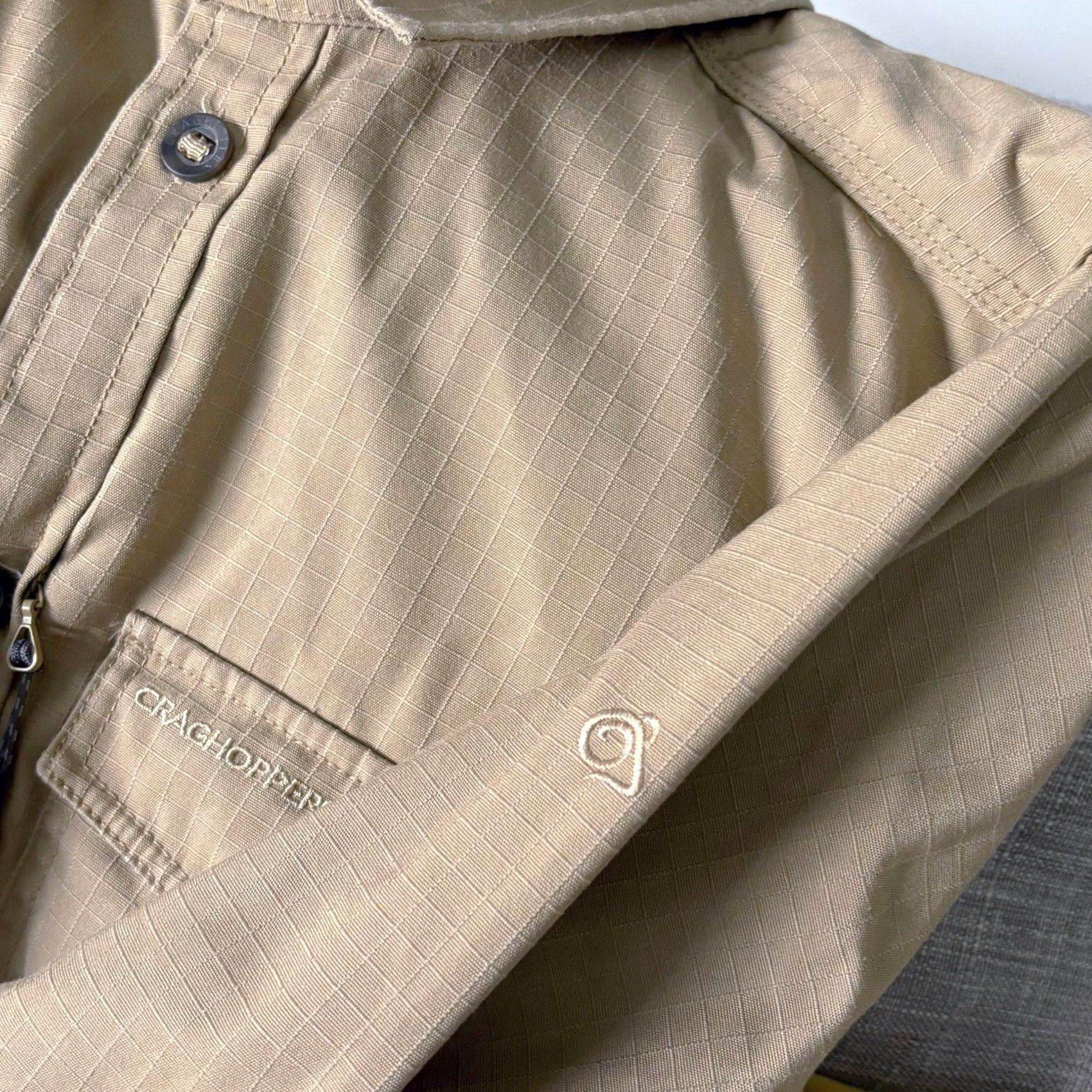 Vintage Craghoppers Overshirt Medium Mens Khaki Button-Up Solar Shield Outdoors Walking Hiking Travel Shirt Mens M Khaki Solar Shield Craghoppers Size US M / EU 48-50 / 2 - 5 Thumbnail