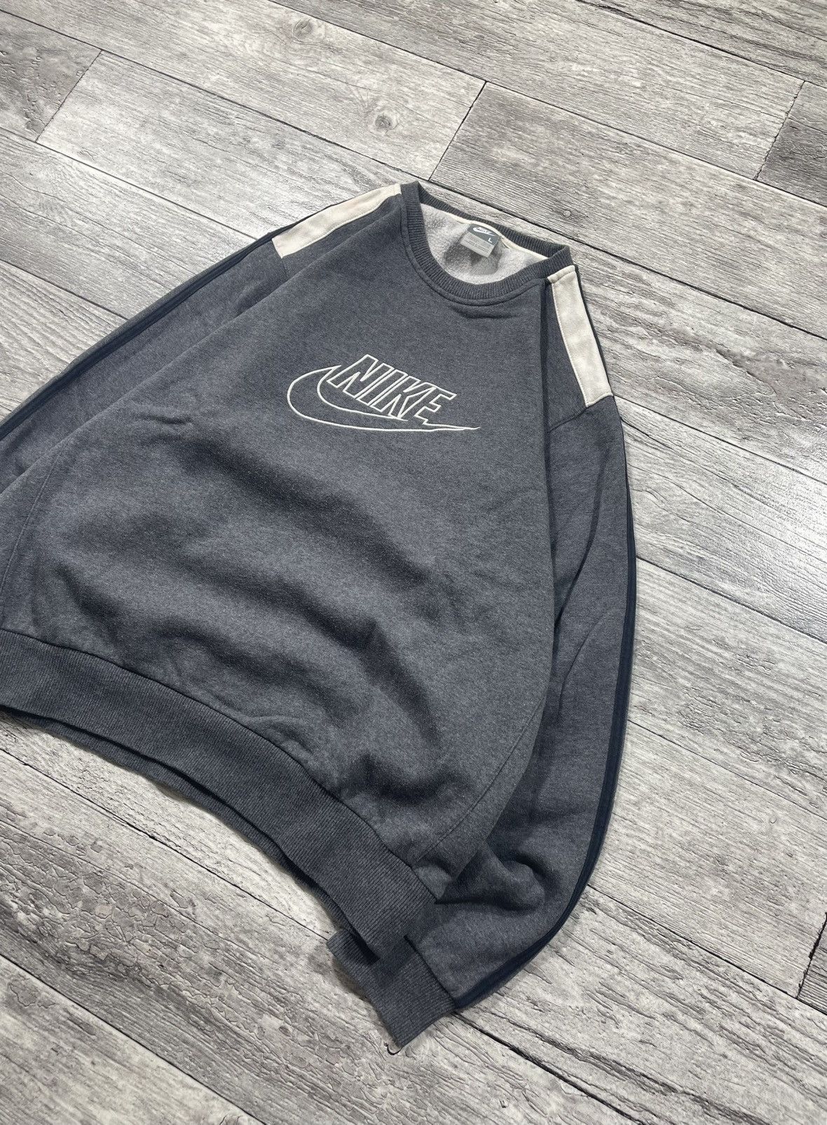 Nike Rare Vintage Nike Sweatshirt 2000s Big Logo Streetwear Size US L / EU 52-54 / 3 - 2 Thumbnail
