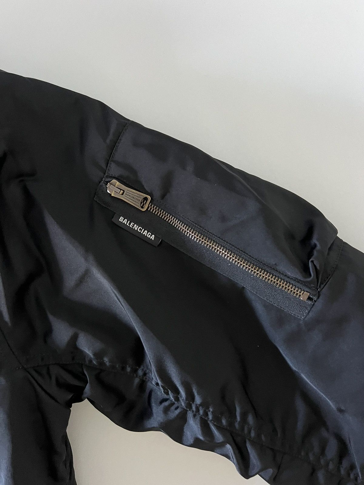 Balenciaga Balenciaga Shrunk Cropped Bomber Jacket Size US L / EU 52-54 / 3 - 9 Thumbnail