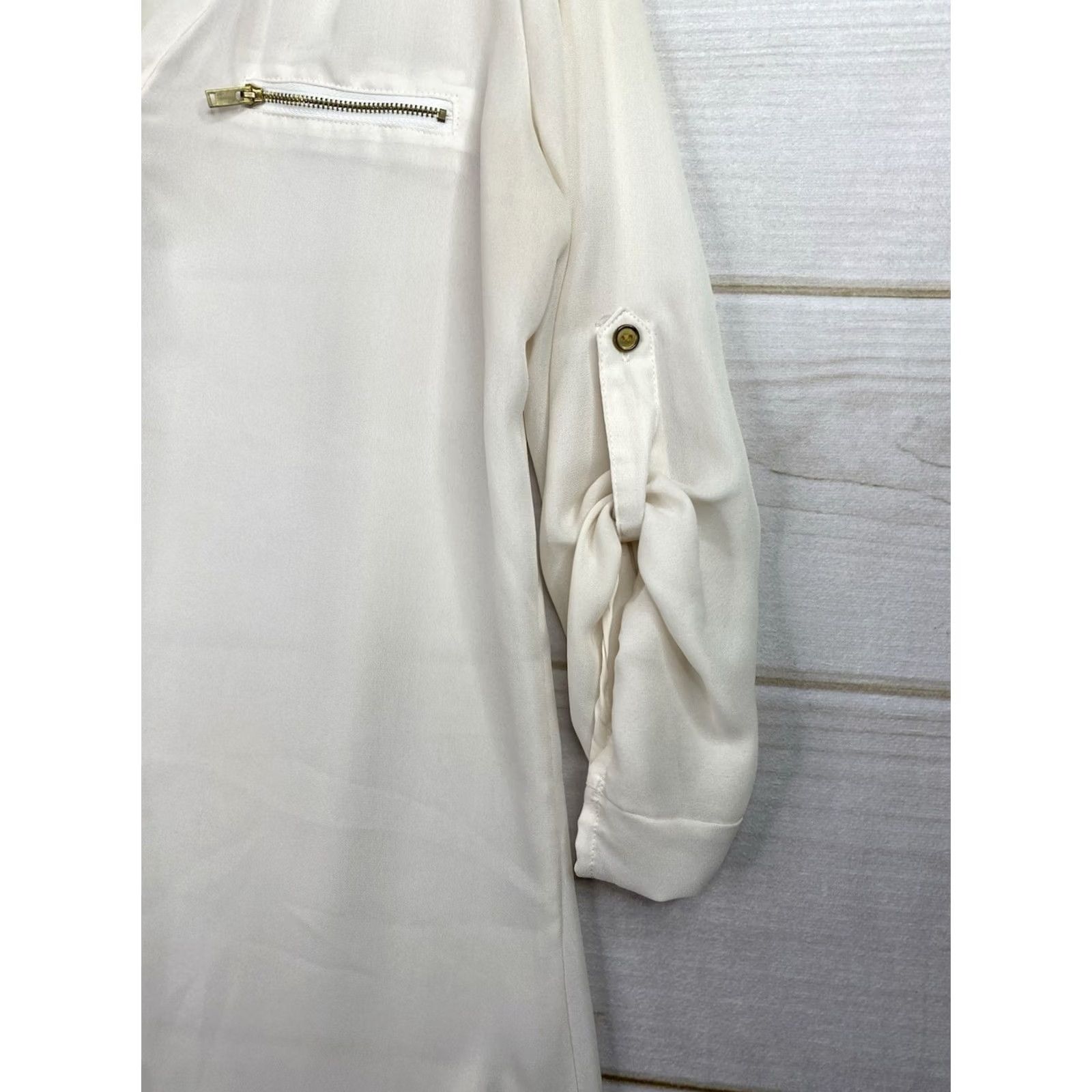 Vintage RUE21 Blouse Sz L Cream V-Neck Button Roll Tab Sleeve Polyester Bohemian Basic Womens Shirt Size L / US 10 / IT 46 - 2 Thumbnail