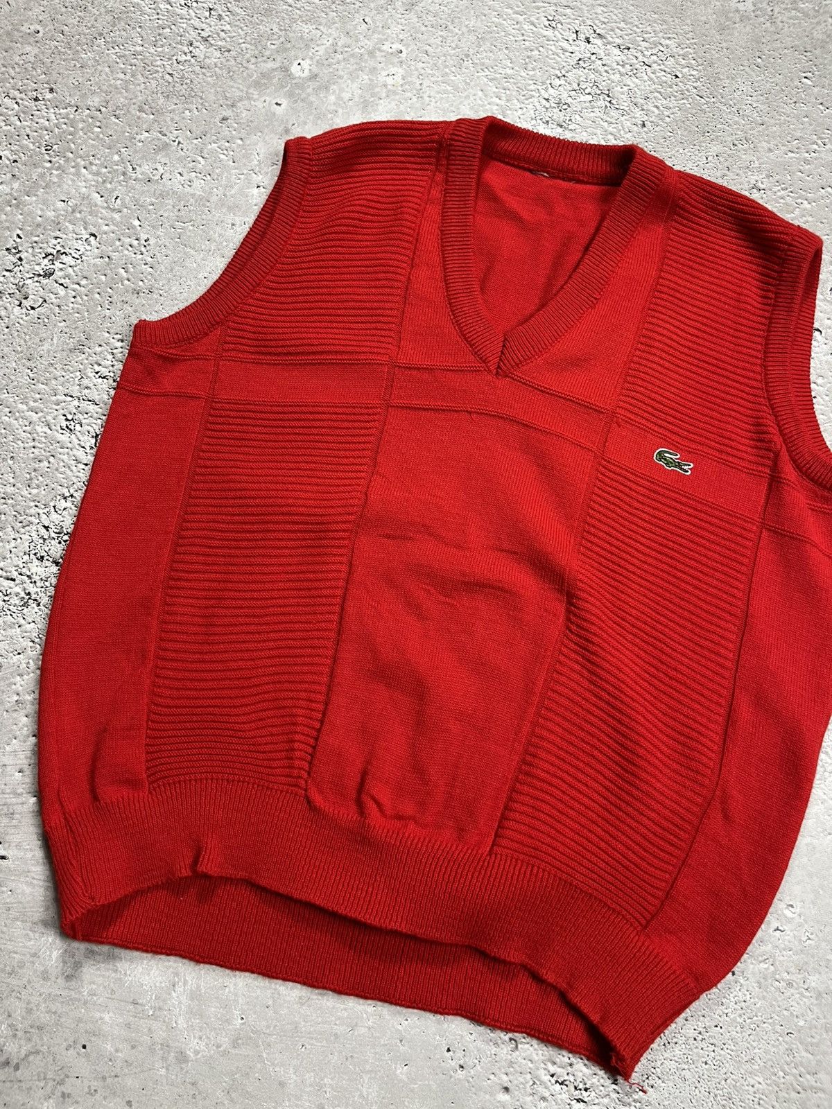 Lacoste Vintage Lacoste Red Knit Sweater Vest Crocodile Logo Size US XL / EU 56 / 4 - 4 Thumbnail