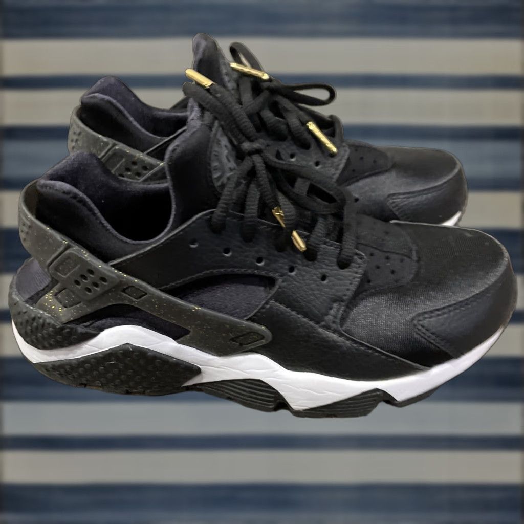 Nike VINTAGE Nike Air Trainer Huarache Sneaker 845317-008 Sail Size 8 Women’s Bowing/Football Theme Mens Womens Size US 8 / IT 38 - 1 Thumbnail