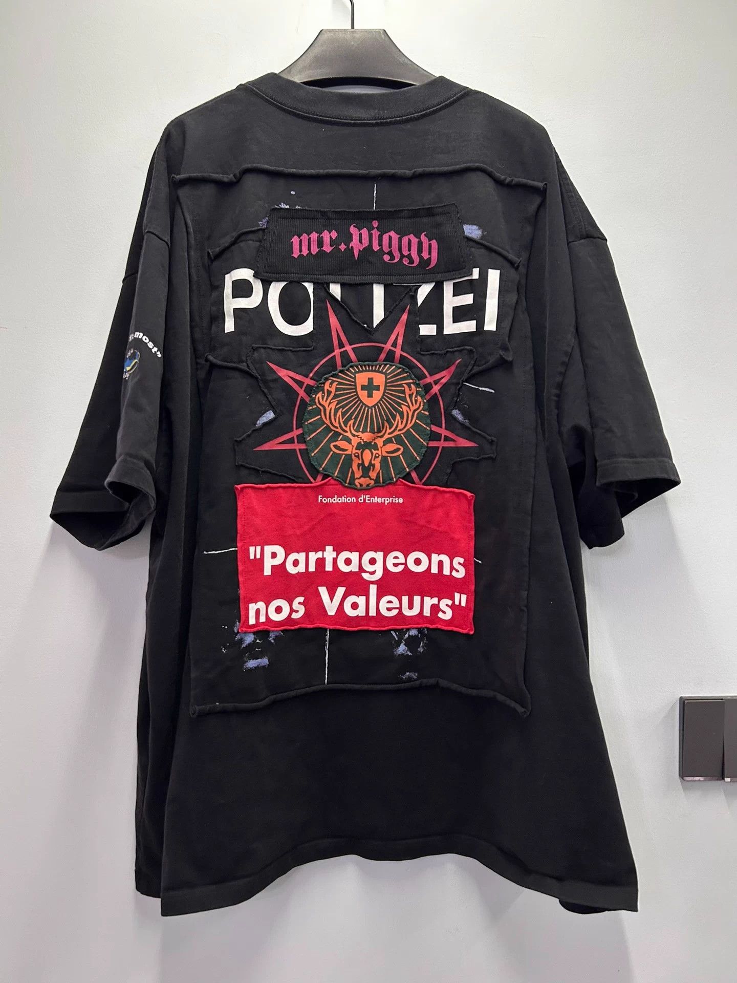 Vetements Vetements Anti-War Patch Runway Short Sleeve T-shirt SZ S Size US S / EU 44-46 / 1 - 3 Thumbnail