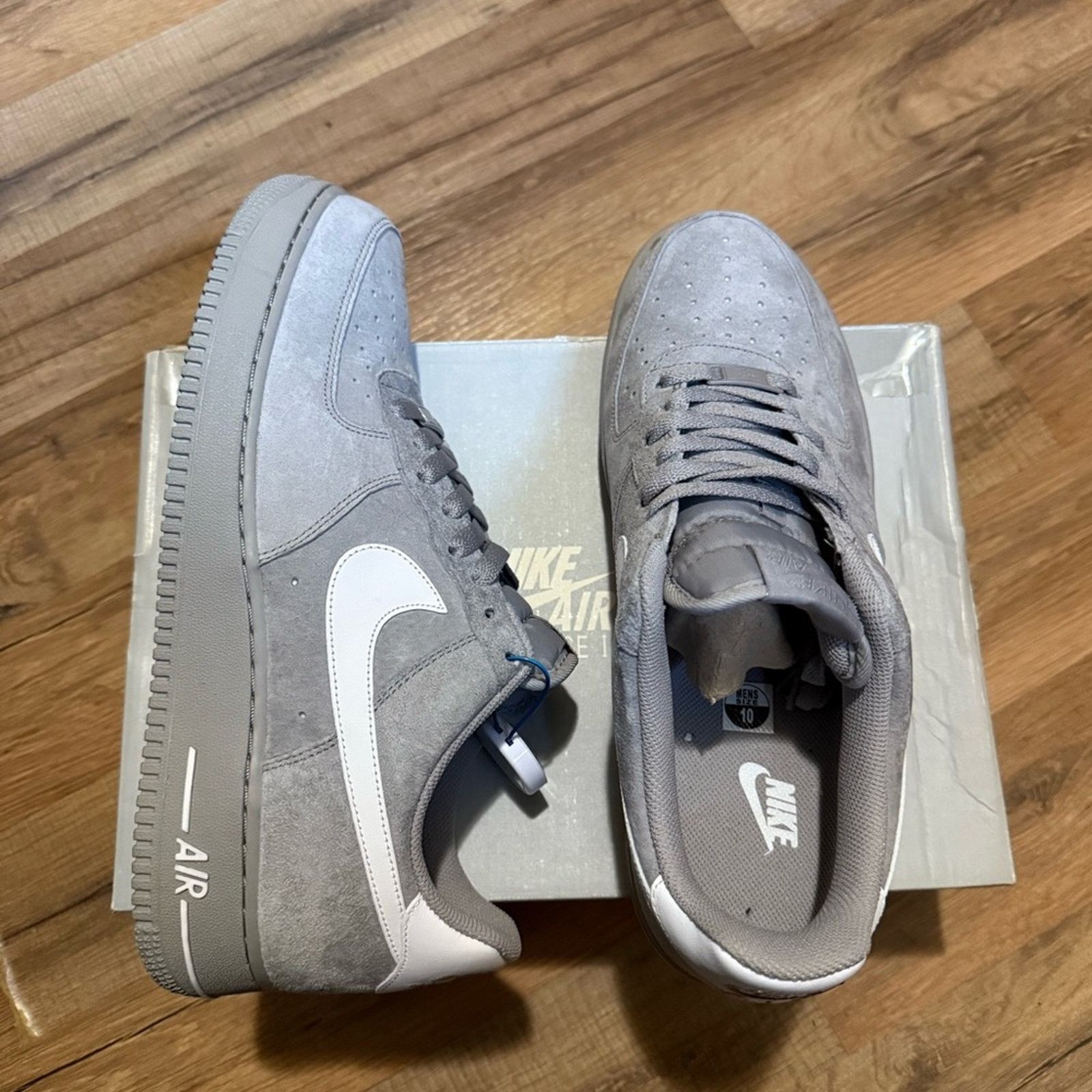 Nike 2011 Nike Air Force 1 Suede '07 'Medium Grey White' Size US 10 / EU 43 - 4 Thumbnail