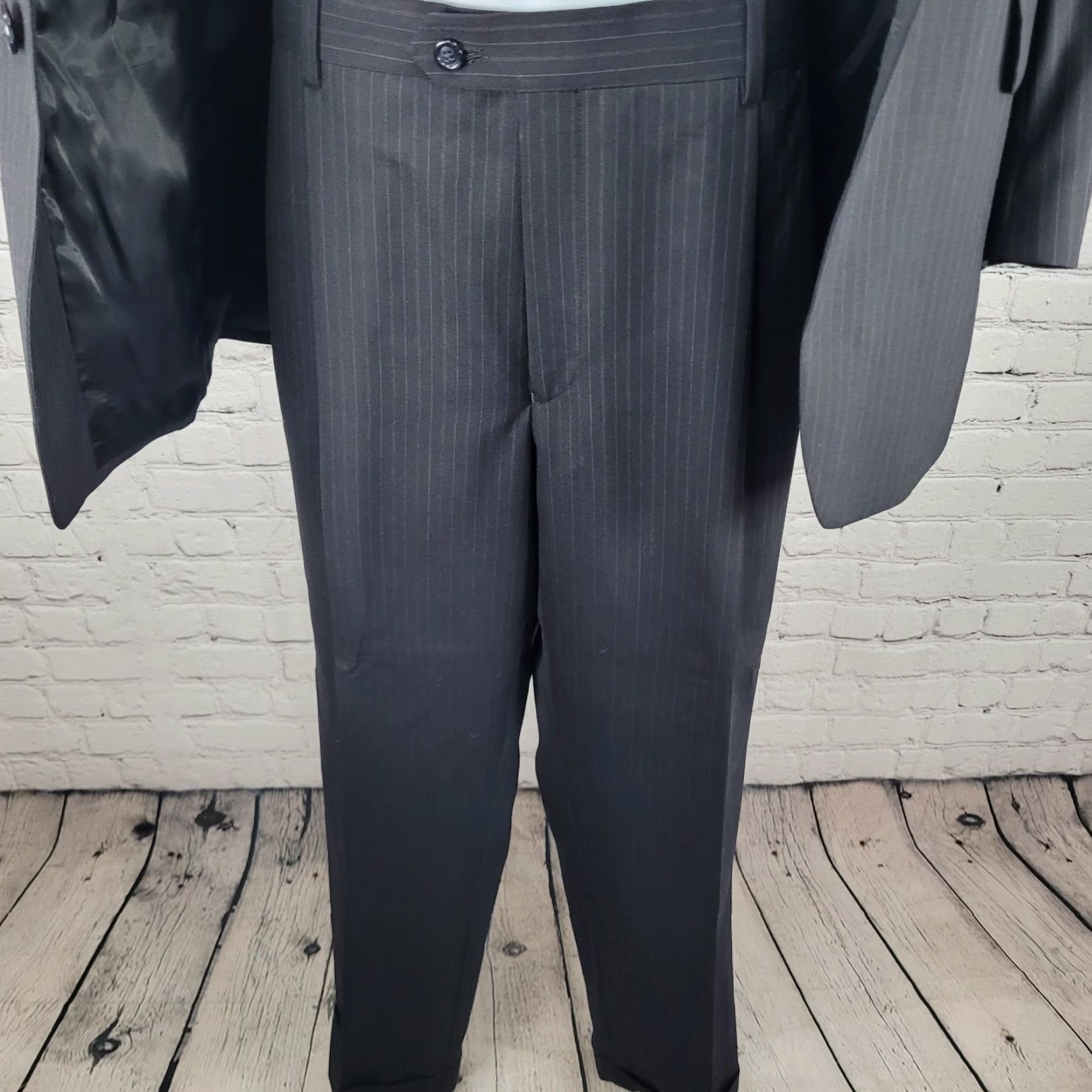Jos. A. Bank Black Wool Pinstriped 2 Piece Suit Set Blazer 40R Pants 32x31 Classic Mens