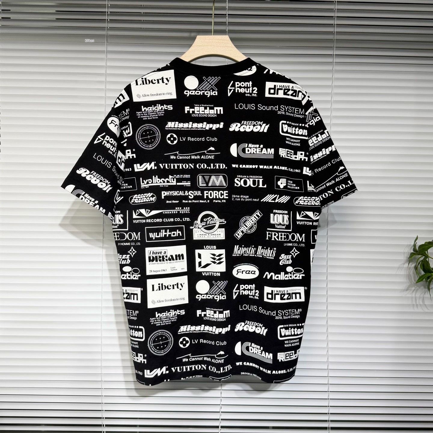 Louis Vuitton Louis Vuitton Short Sleeve T-shirt Size US L / EU 52-54 / 3 - 2 Thumbnail