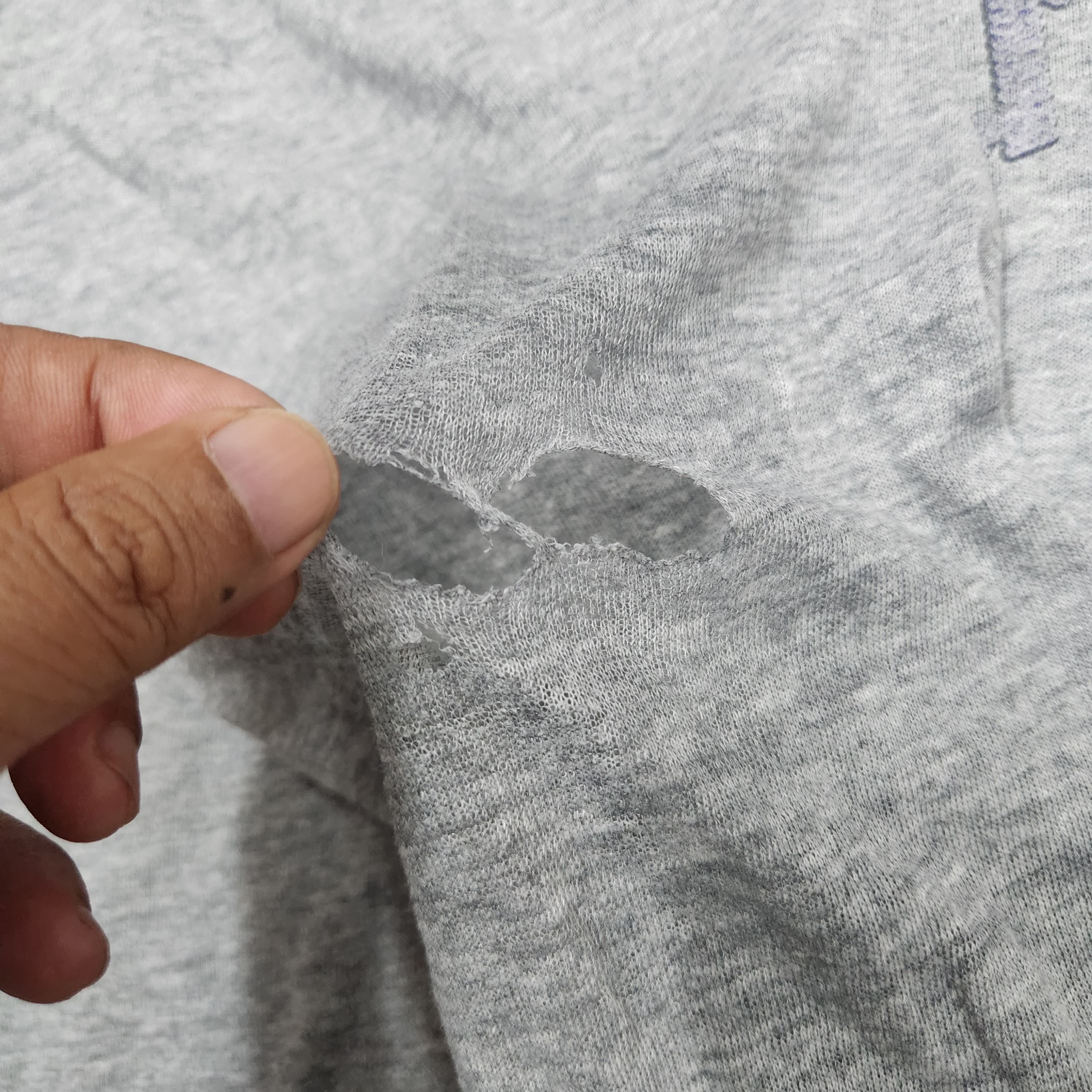 NBA × Vintage Vintage 1990s L.A. Lakers Distressed Sweater Size US XL / EU 56 / 4 - 4 Thumbnail