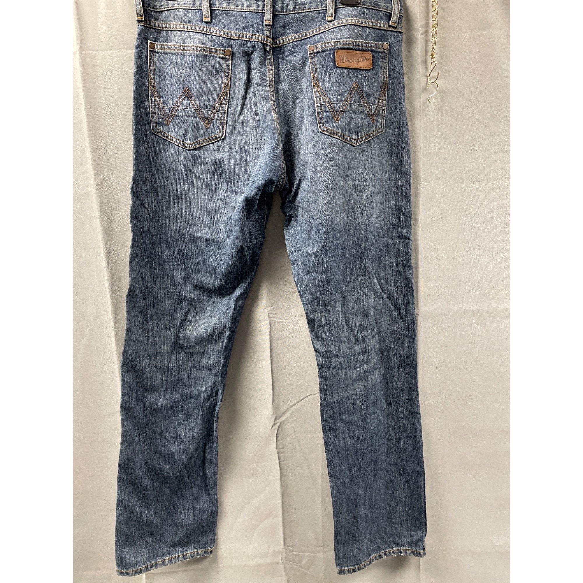 Wrangler Wrangler Men's Blue Jeans Slim Straight 36 x 34 SKU 4575 Size US 36 / EU 52 - 2 Thumbnail