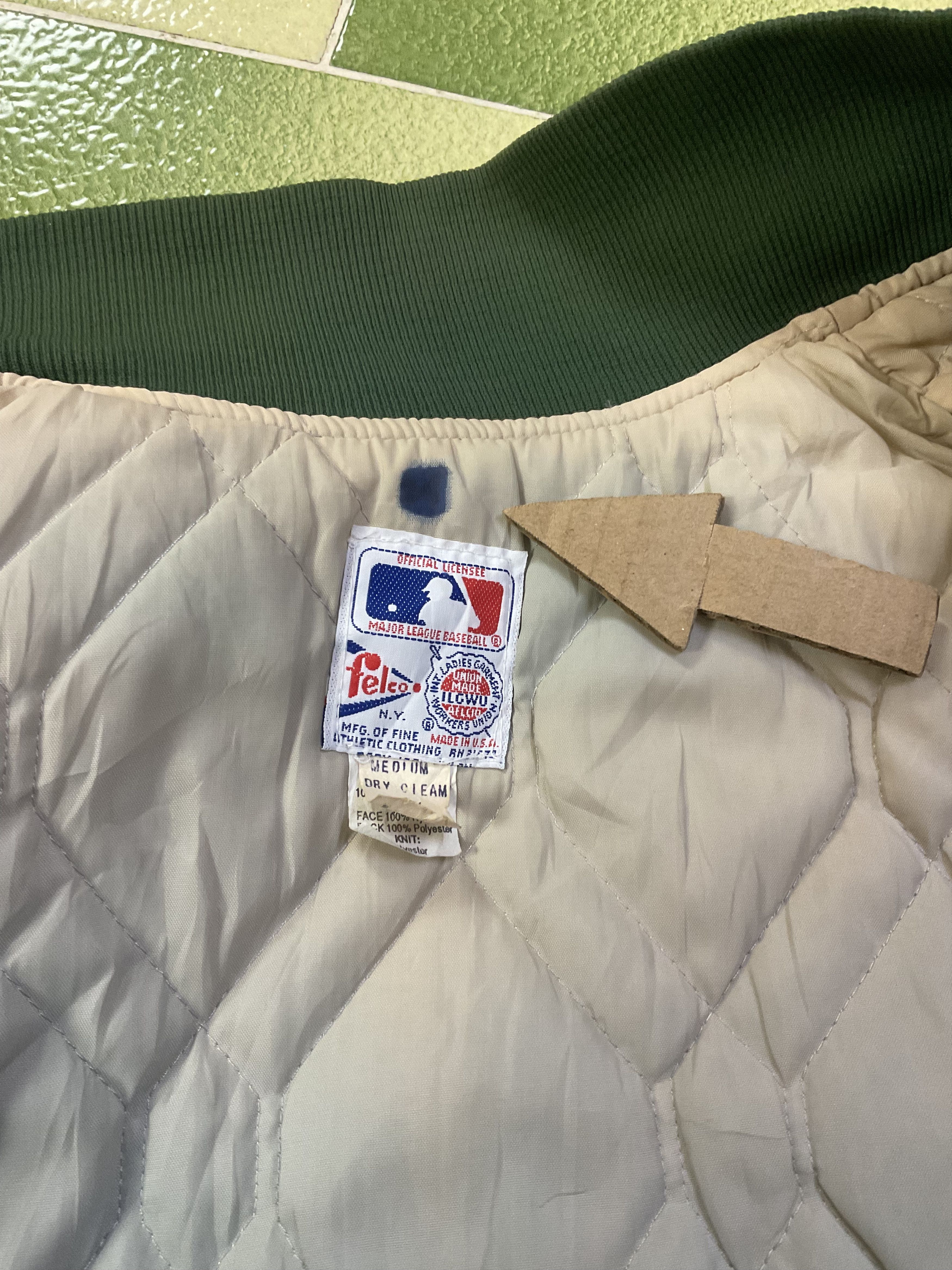 MLB Vintage 90s MLB Oakland Athletics Silver Satin Bomber Jacket Size US M / EU 48-50 / 2 - 14 Thumbnail