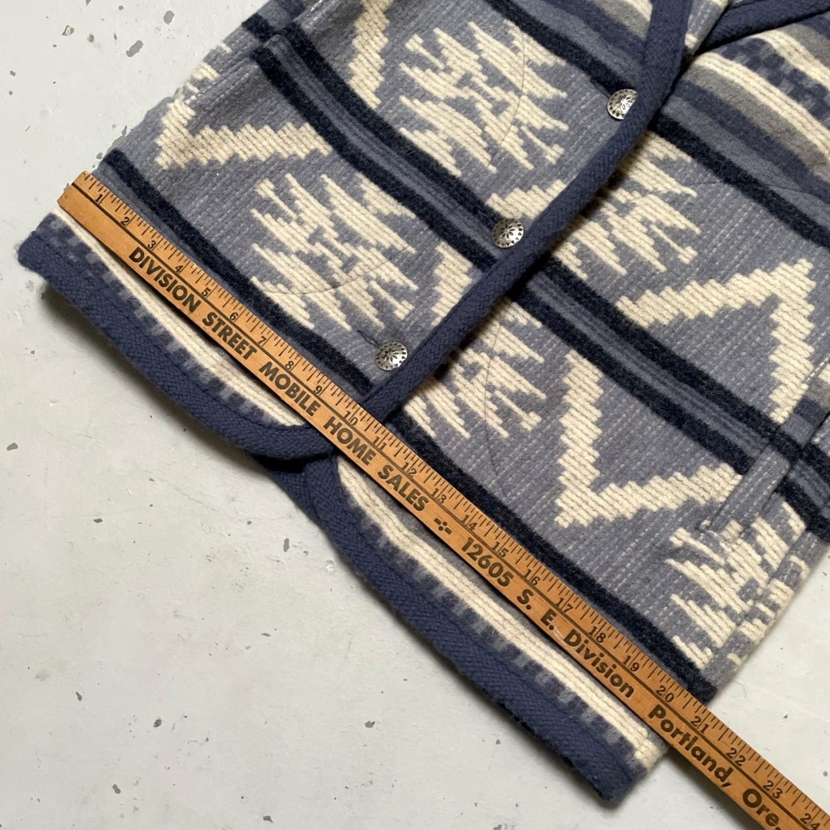 Vintage VINTAGE Woolrich Wool Vest Women’s S Southwestern Aztec Print Shawl Made USA EUC Size S / US 4 / IT 40 - 6 Thumbnail