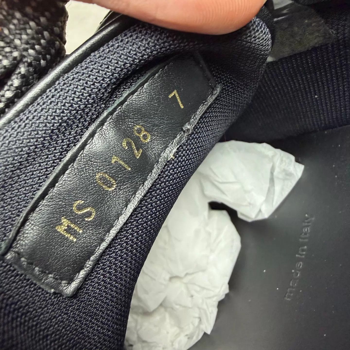 Louis Vuitton LV logo black leather sneaker 98 new Uk7/EU41 Size US 8 / EU 41 - 4 Thumbnail
