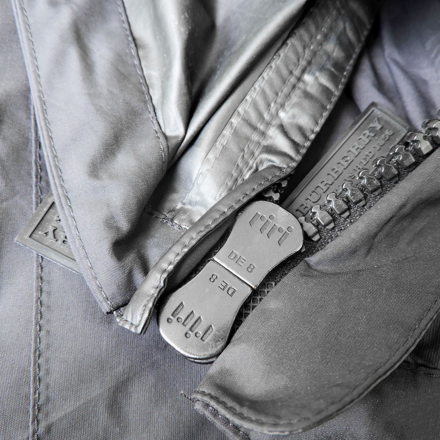 Burberry BURBERRY OUTDOOR WATERPROOF PACKABLE JACKET Size US S / EU 44-46 / 1 - 8 Thumbnail