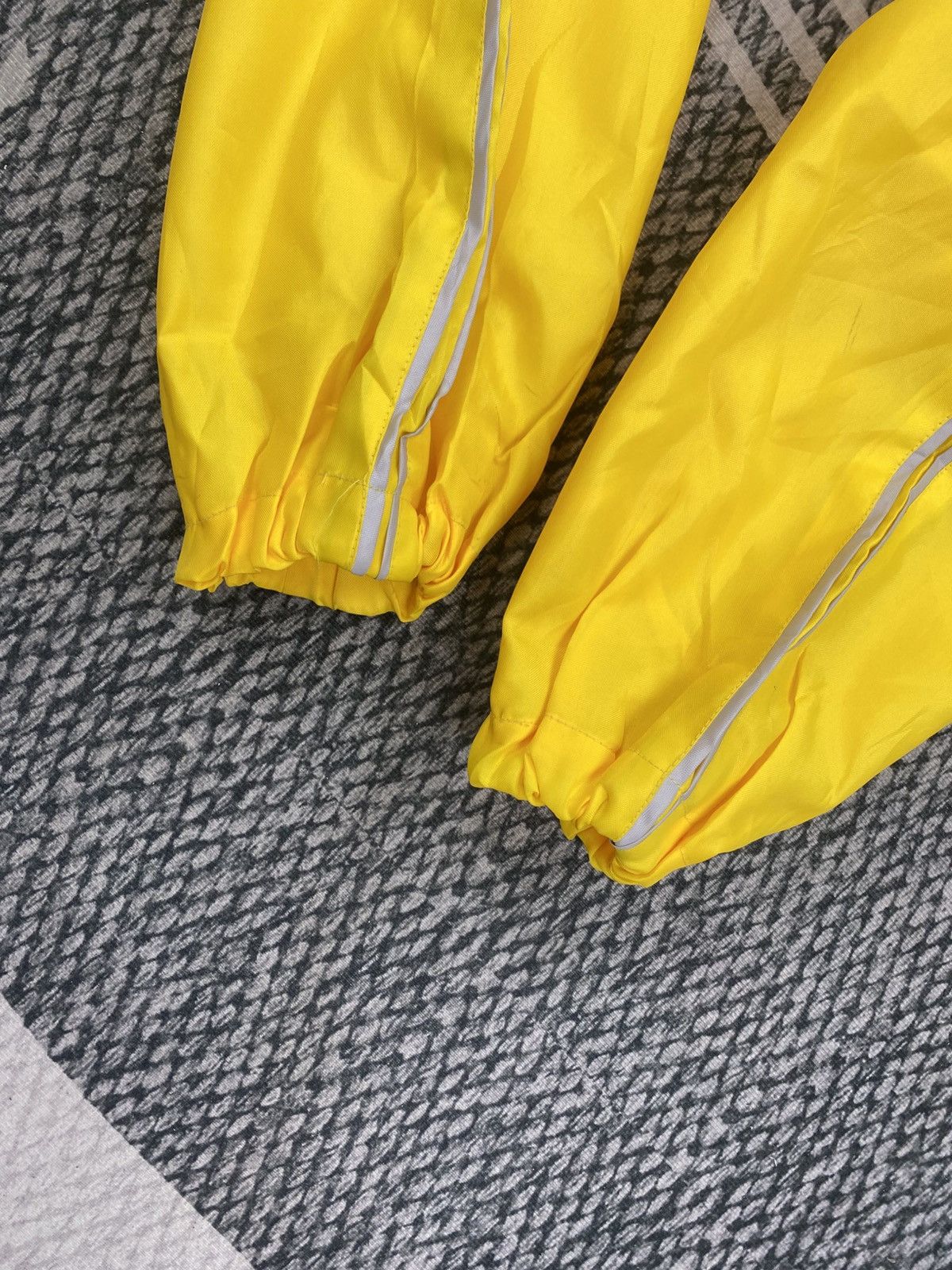 Japanese Brand Vintage Bi-Way Yellow Windbreaker Size US M / EU 48-50 / 2 - 6 Thumbnail