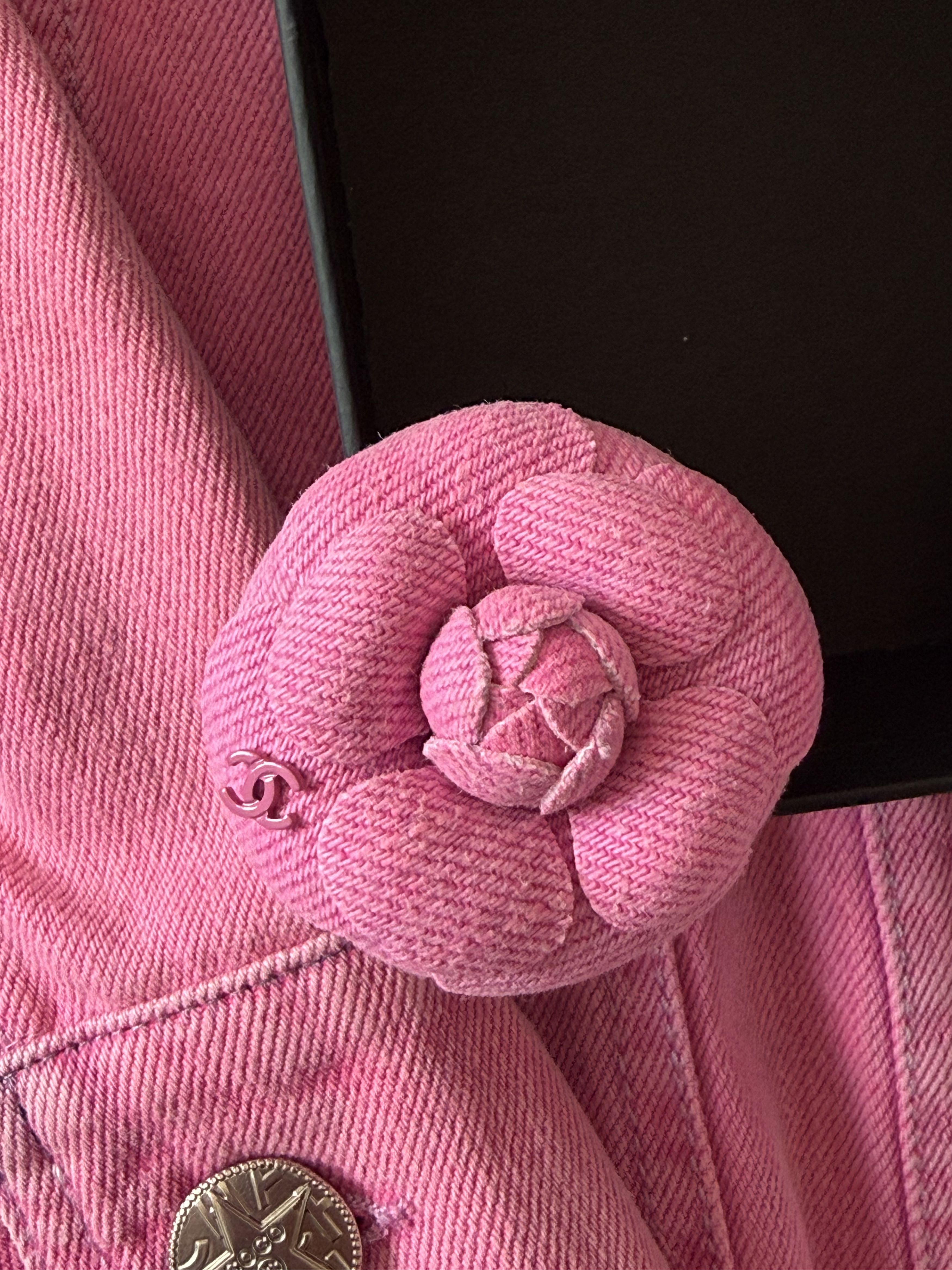 Chanel Chanel SS 2021 Runway CC Pink Camelia Denim Jacket 34 Size XS / US 0-2 / IT 36-38 - 19 Thumbnail