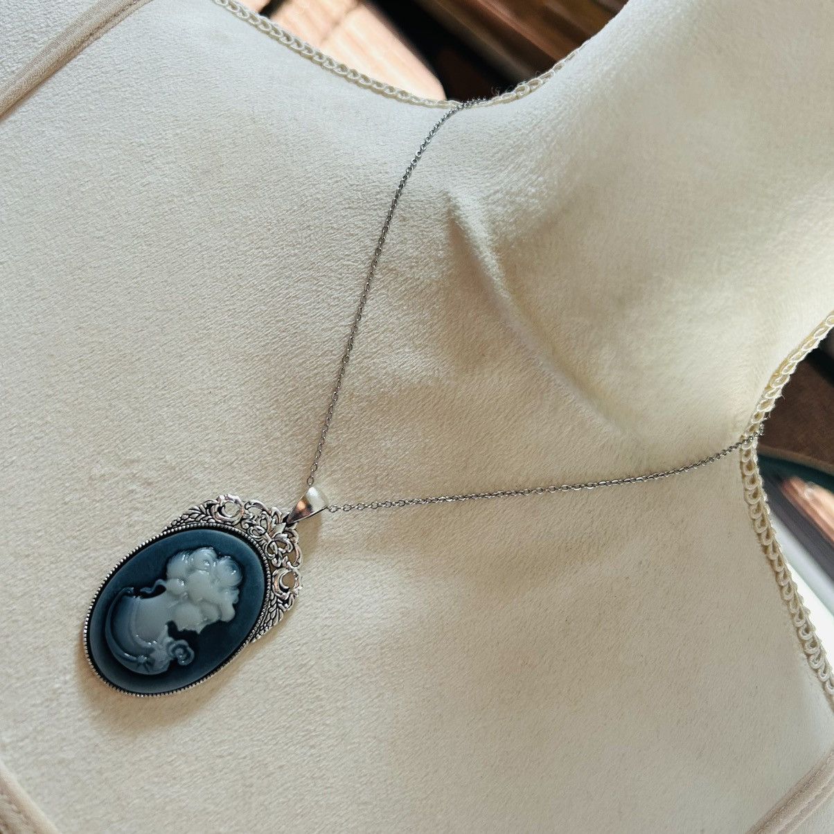 Handmade Handcrafted charcoal opalescent Victorian lady necklace Size ONE SIZE - 2 Thumbnail